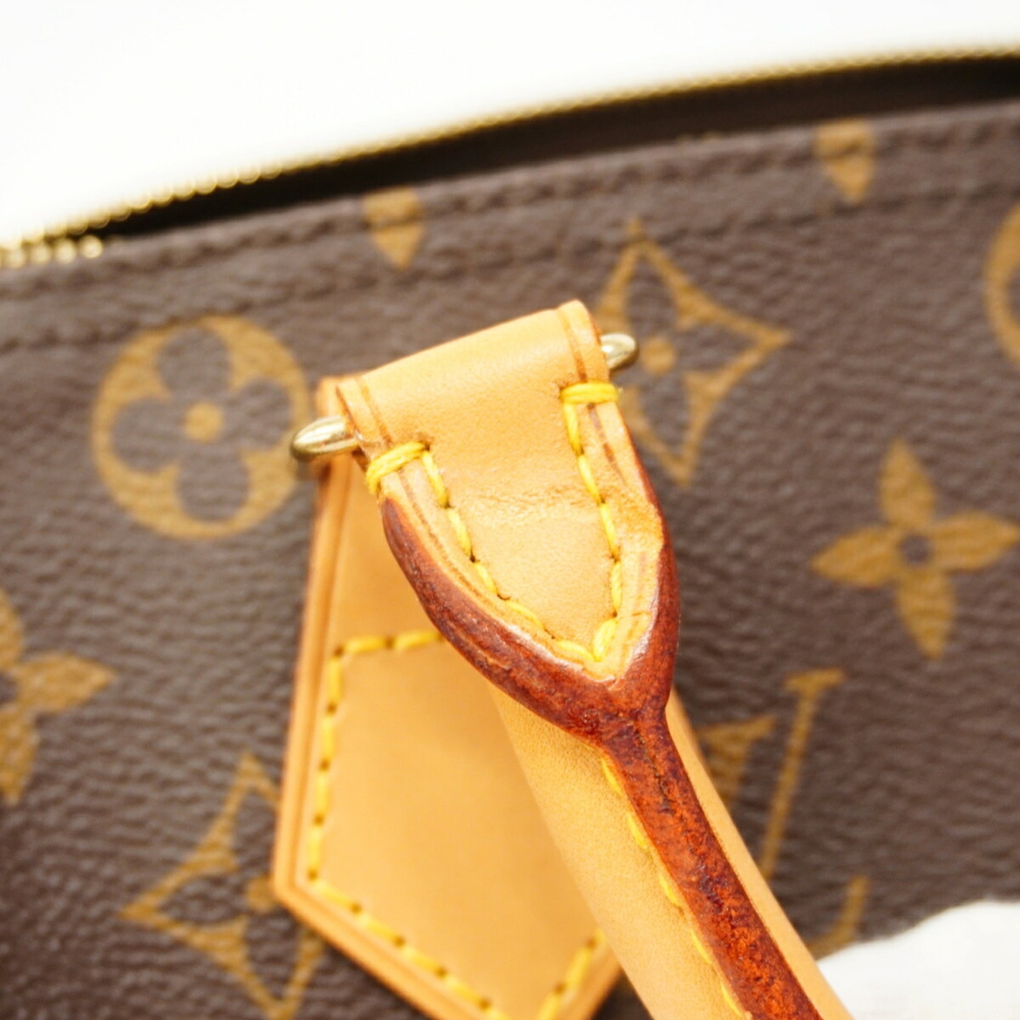 Louis Vuitton Brown Handbag (Pre-Owned)
