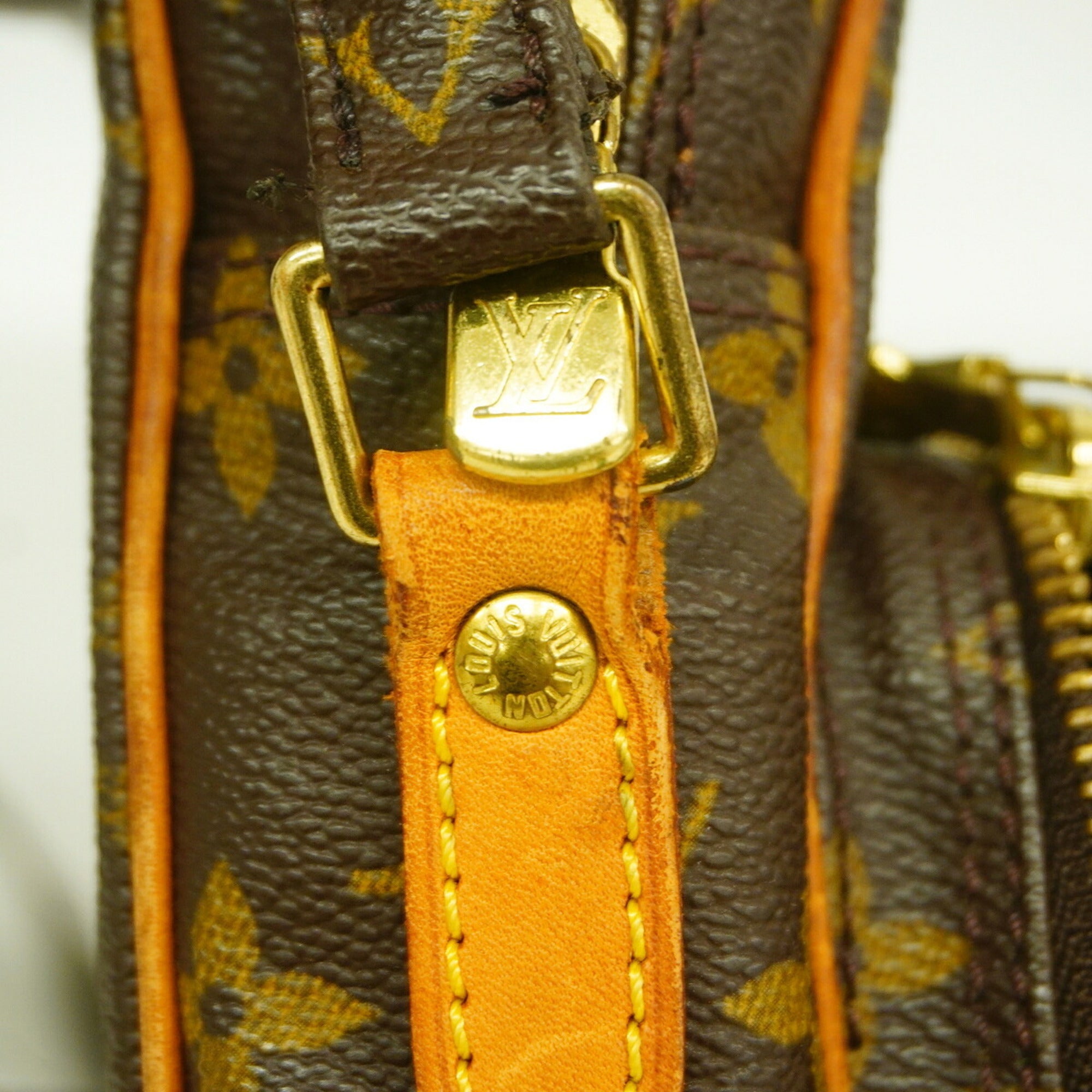 Louis Vuitton Brown Shoulder Bag (Pre-Owned)
