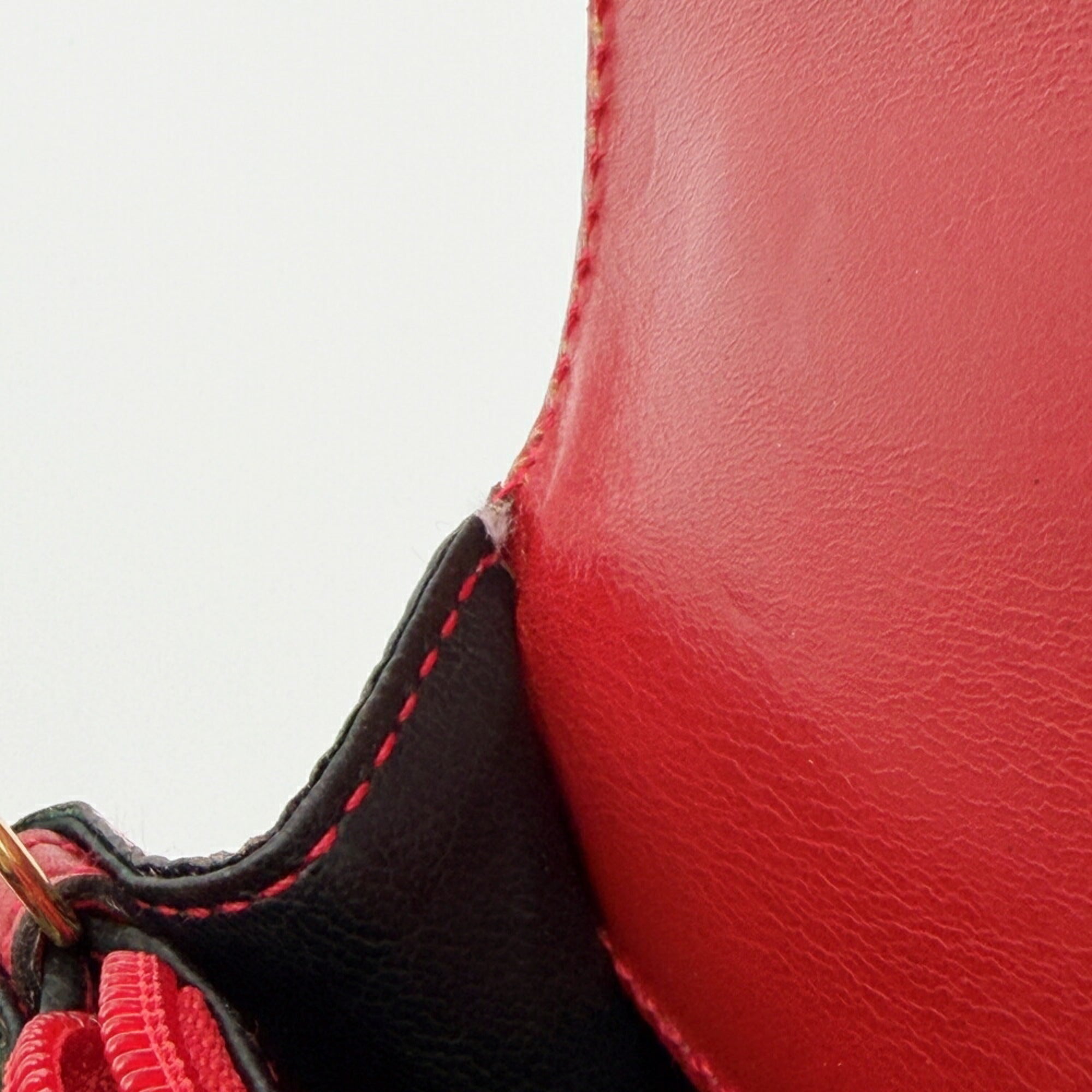 Fendi Red Color Leather Shoulder Bag (Pre-Owned)