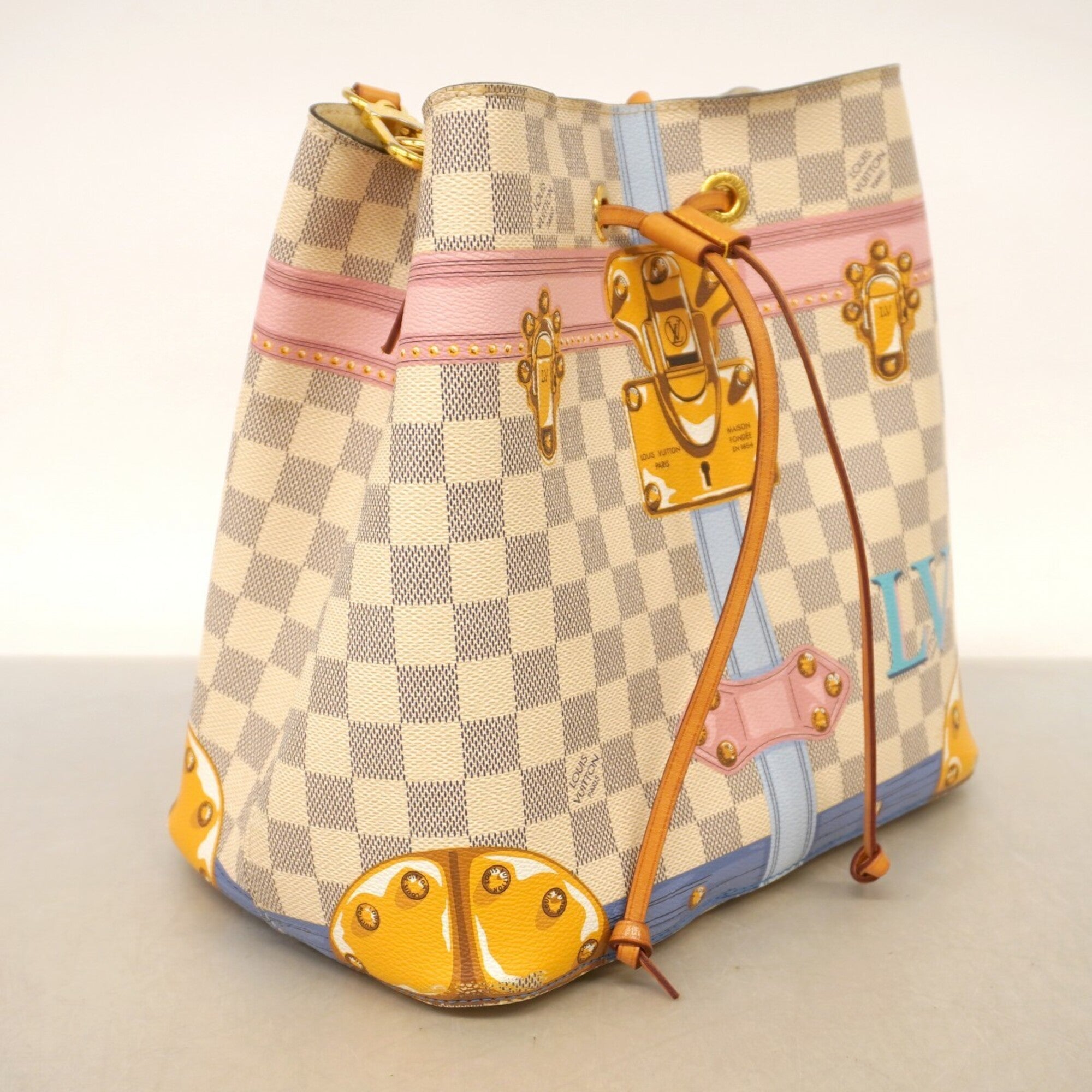Louis Vuitton White Shoulder Bag (Pre-Owned)