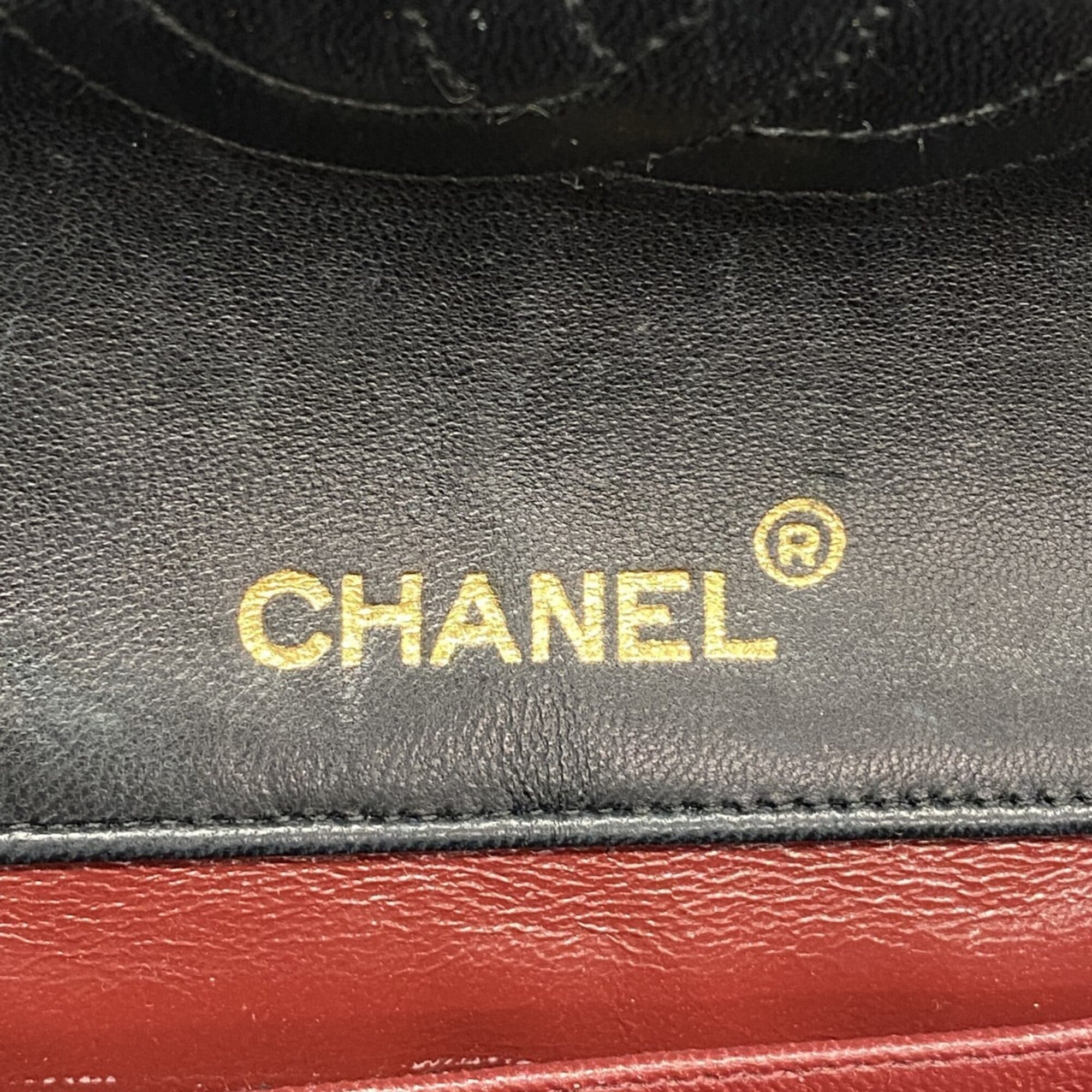Chanel Black Leather Shoulder Bag (Pre-Owned)