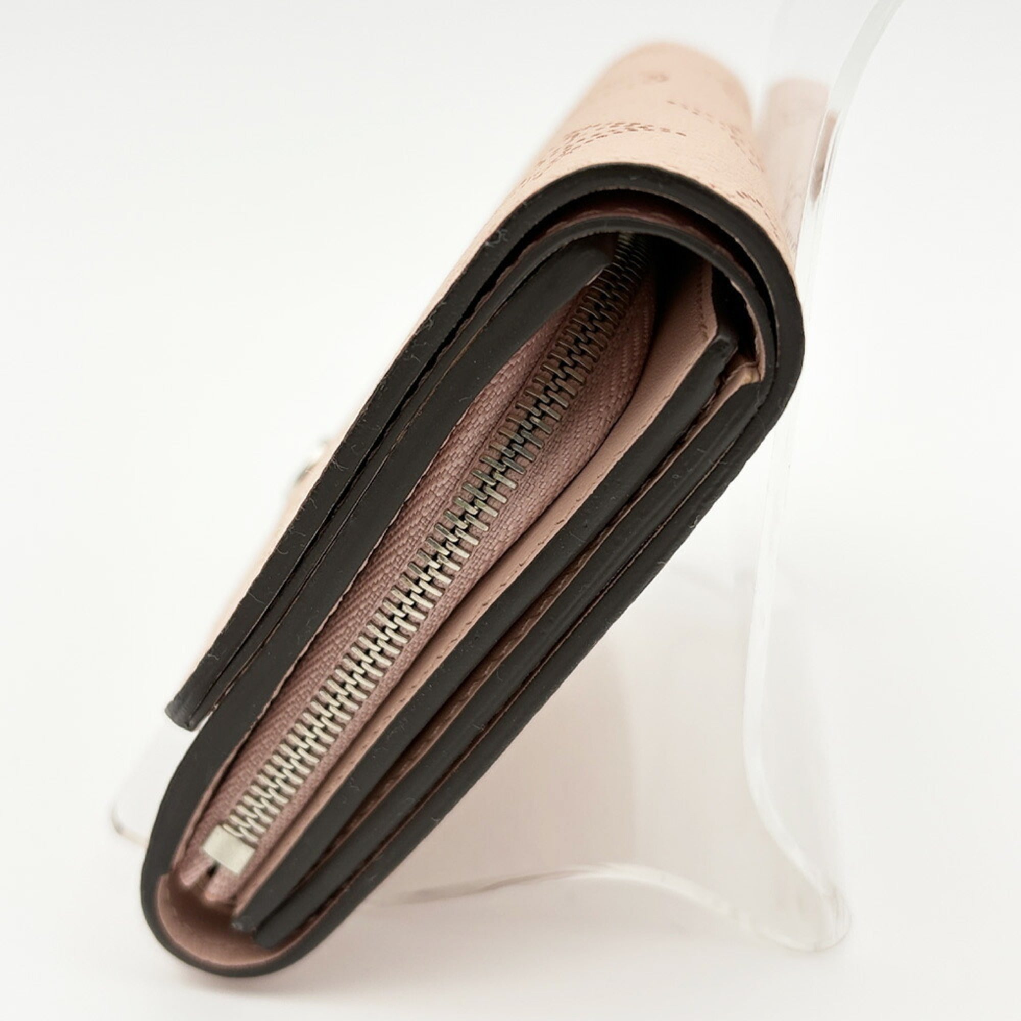 Louis Vuitton Magnolia Mahina Leather Leather Wallet (Bi-Fold) (Pre-Owned)