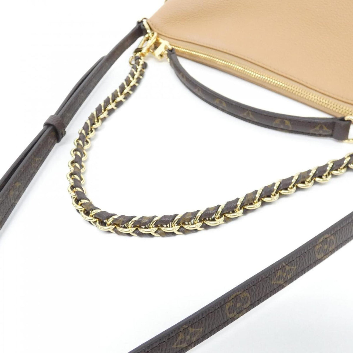 Louis Vuitton Beige Leather Handbag (Pre-Owned)