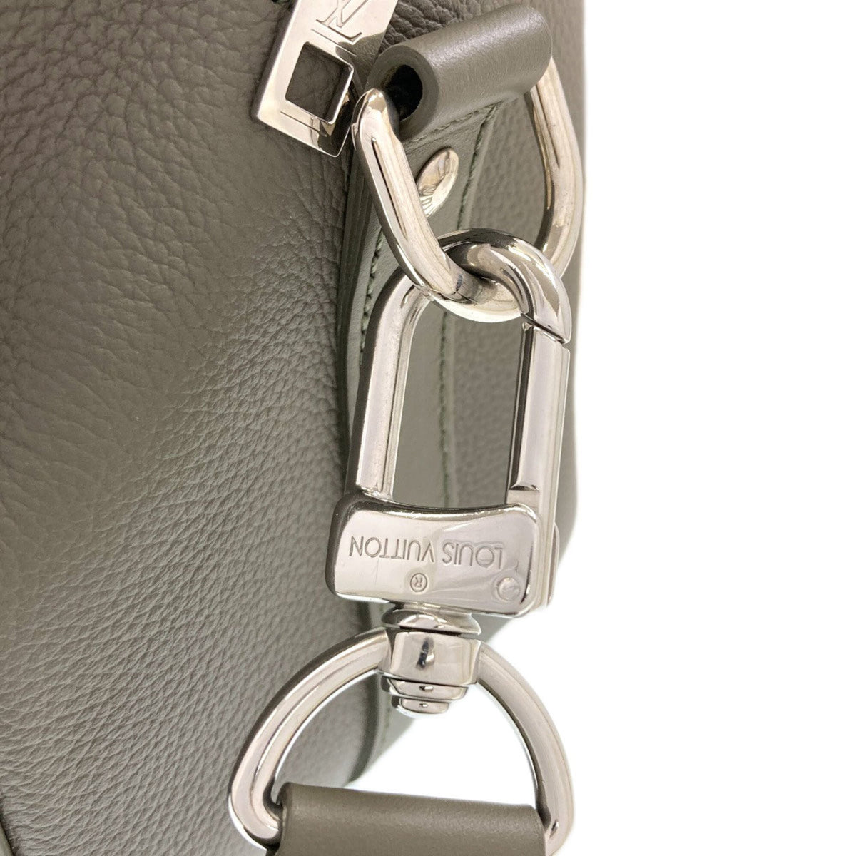 Louis Vuitton Khaki Leather Shoulder Bag (Pre-Owned)