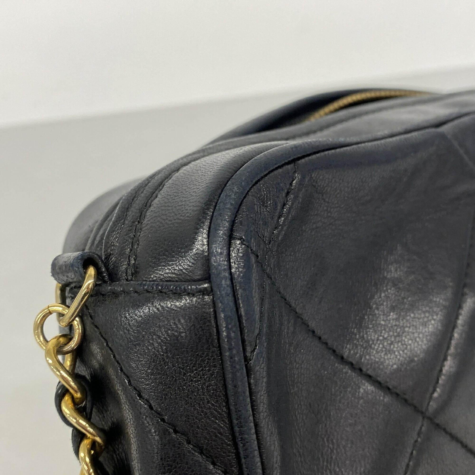 Chanel Black Leather Shoulder Bag (Pre-Owned)