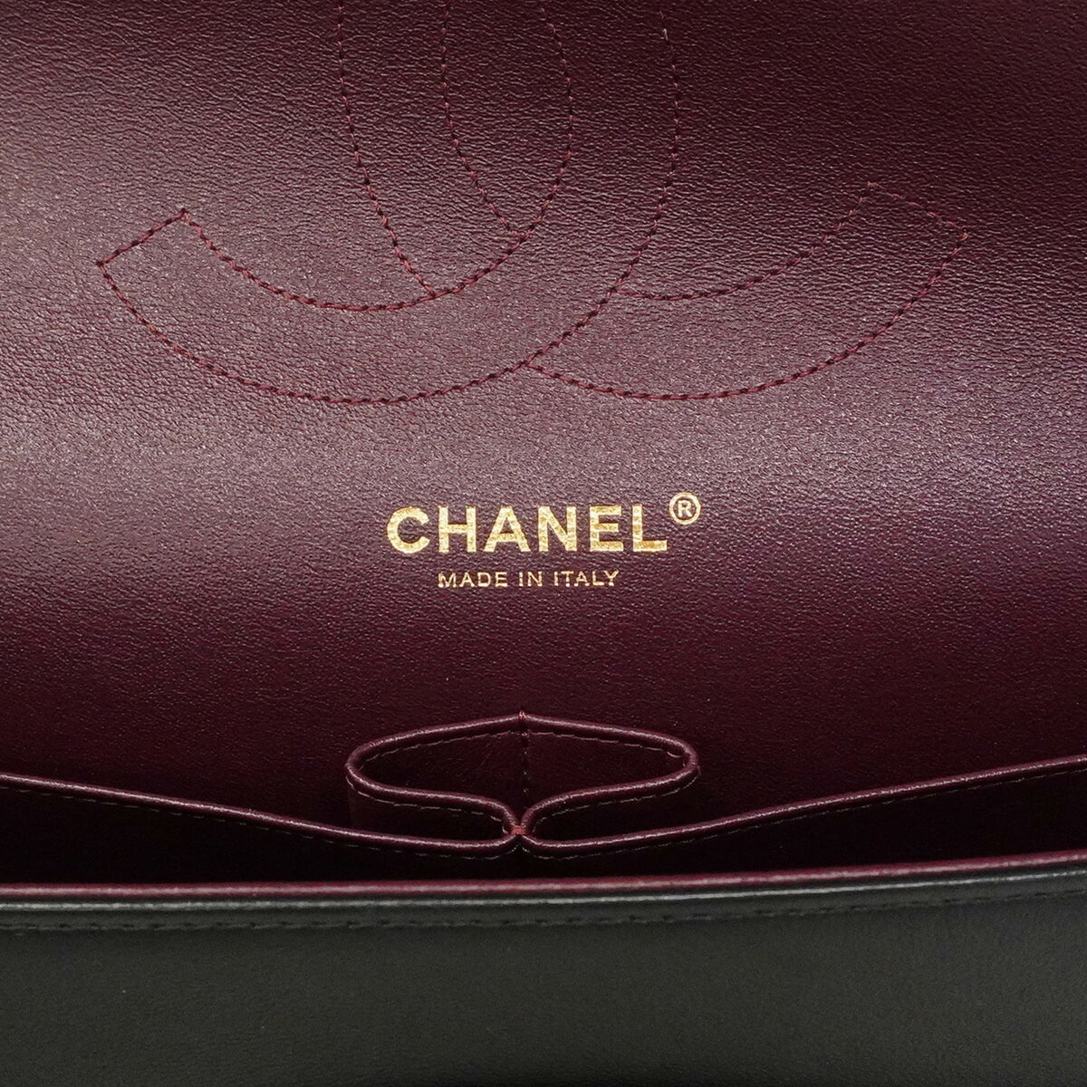 Chanel Black Leather Shoulder Bag (Pre-Owned)
