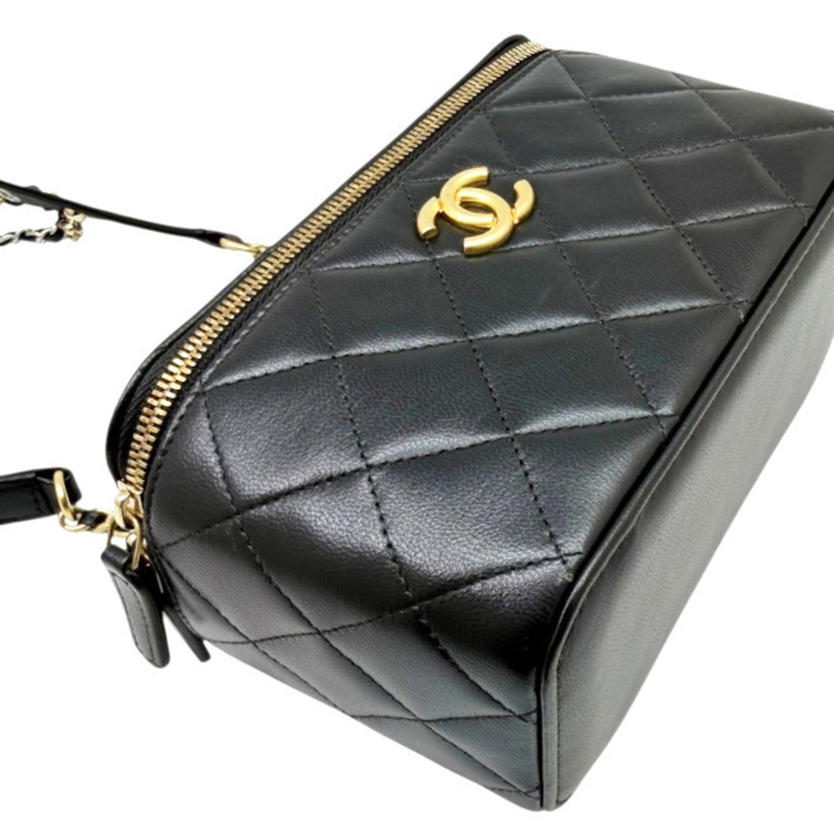 Chanel Black Leather Shoulder Bag (Pre-Owned)