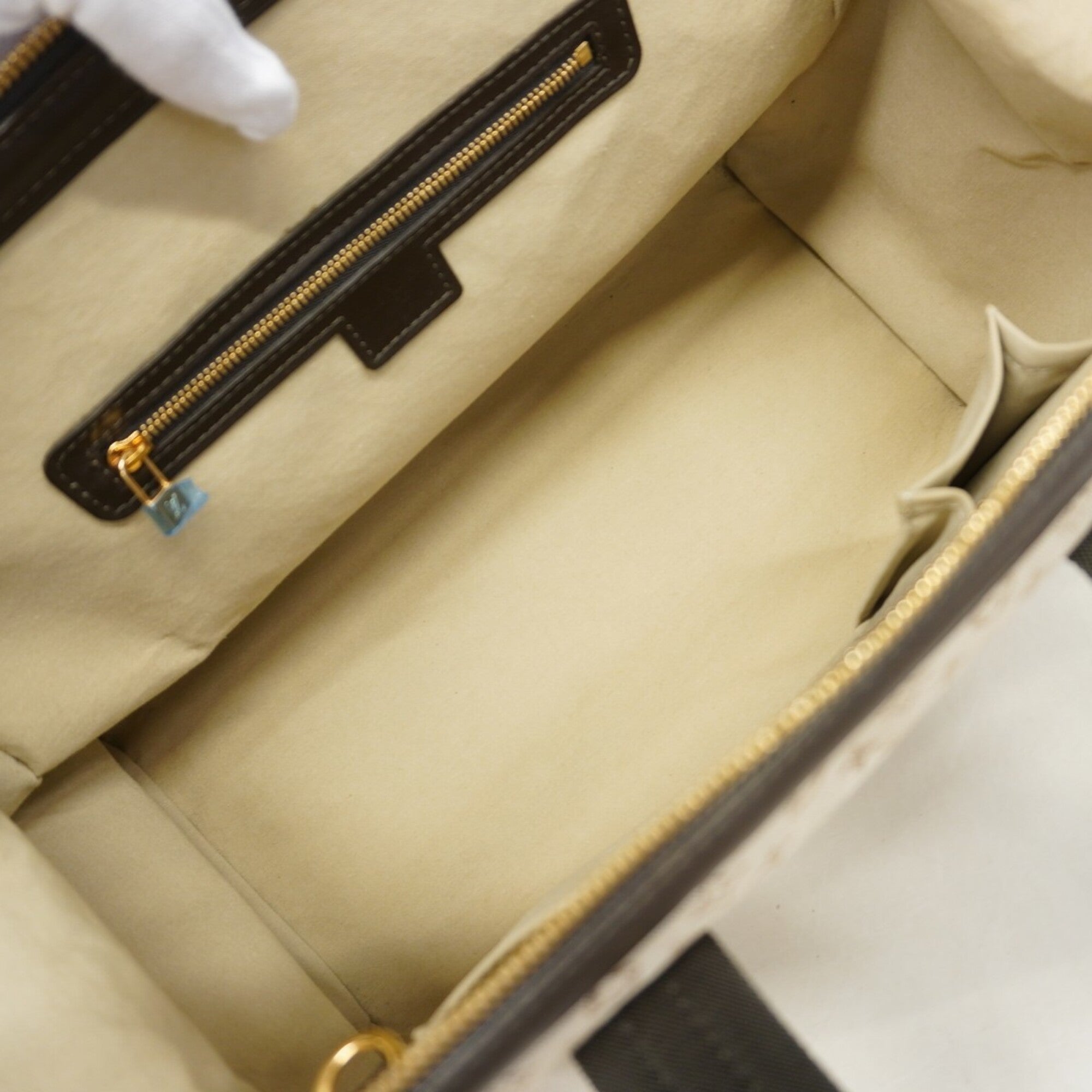 Louis Vuitton Khaki Handbag (Pre-Owned)