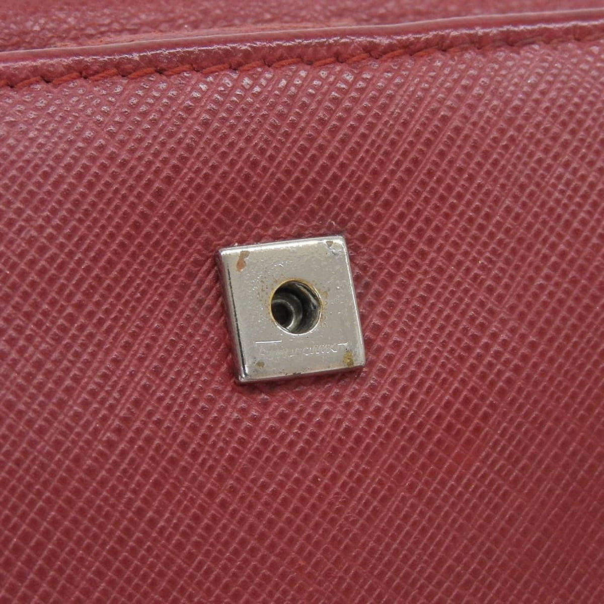 Salvatore Ferragamo Red Color Leather Wallet (Bi-Fold) (Pre-Owned)