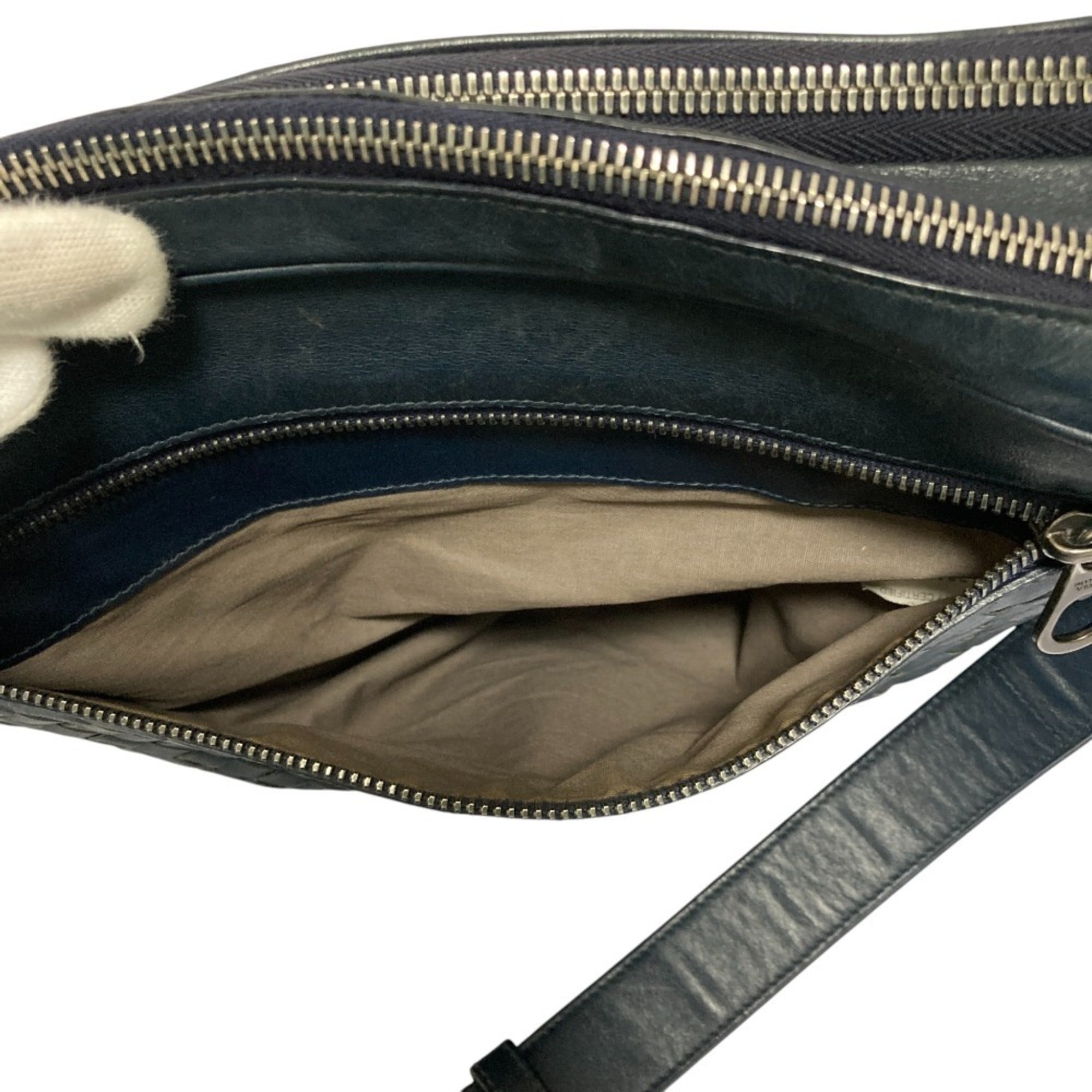 Bottega Veneta Navy Messenger Bag Shoulder Bag (Pre-Owned)