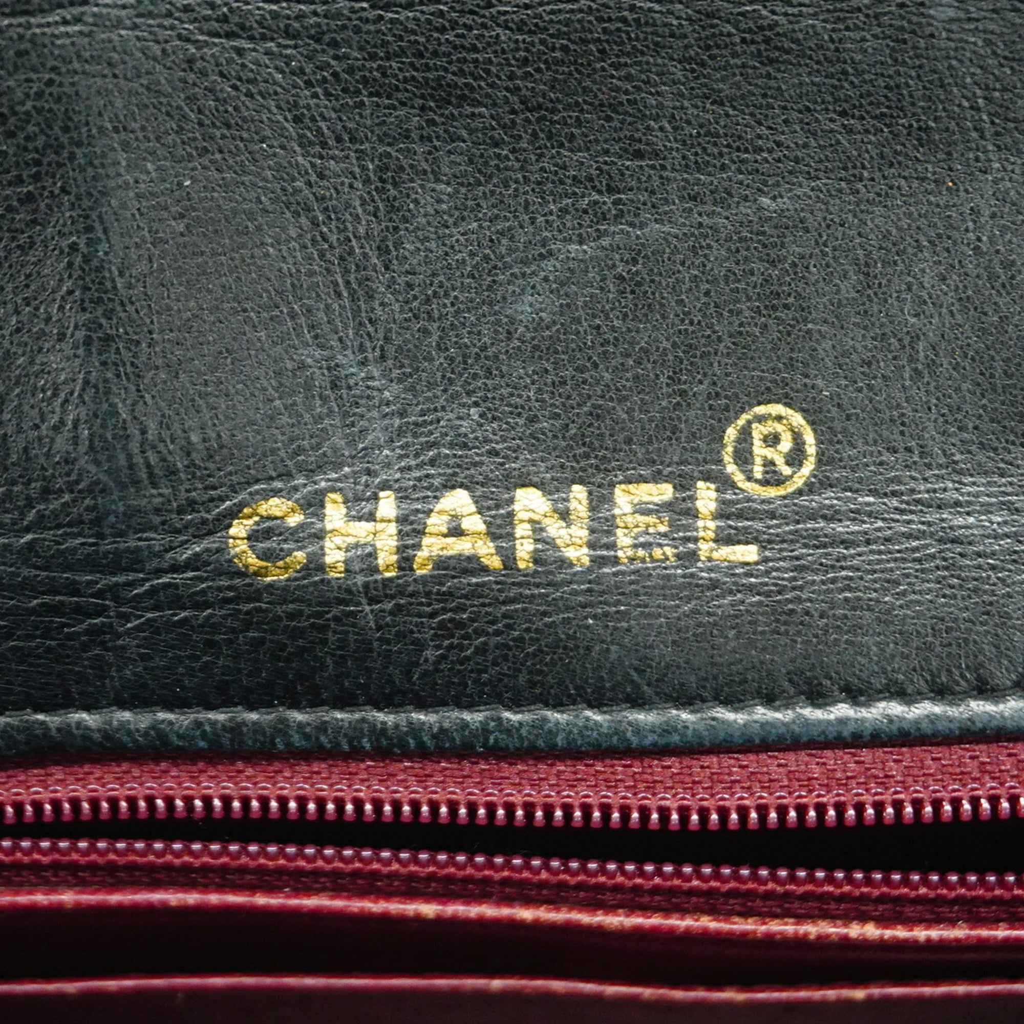 Chanel Black Leather Shoulder Bag (Pre-Owned)