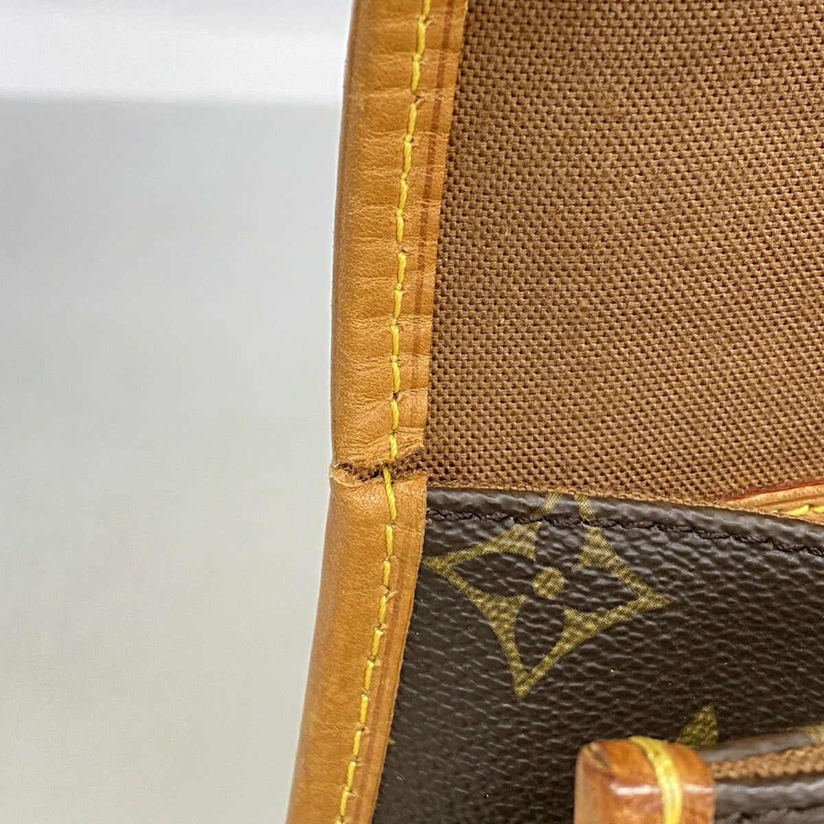 Louis Vuitton Brown Handbag (Pre-Owned)