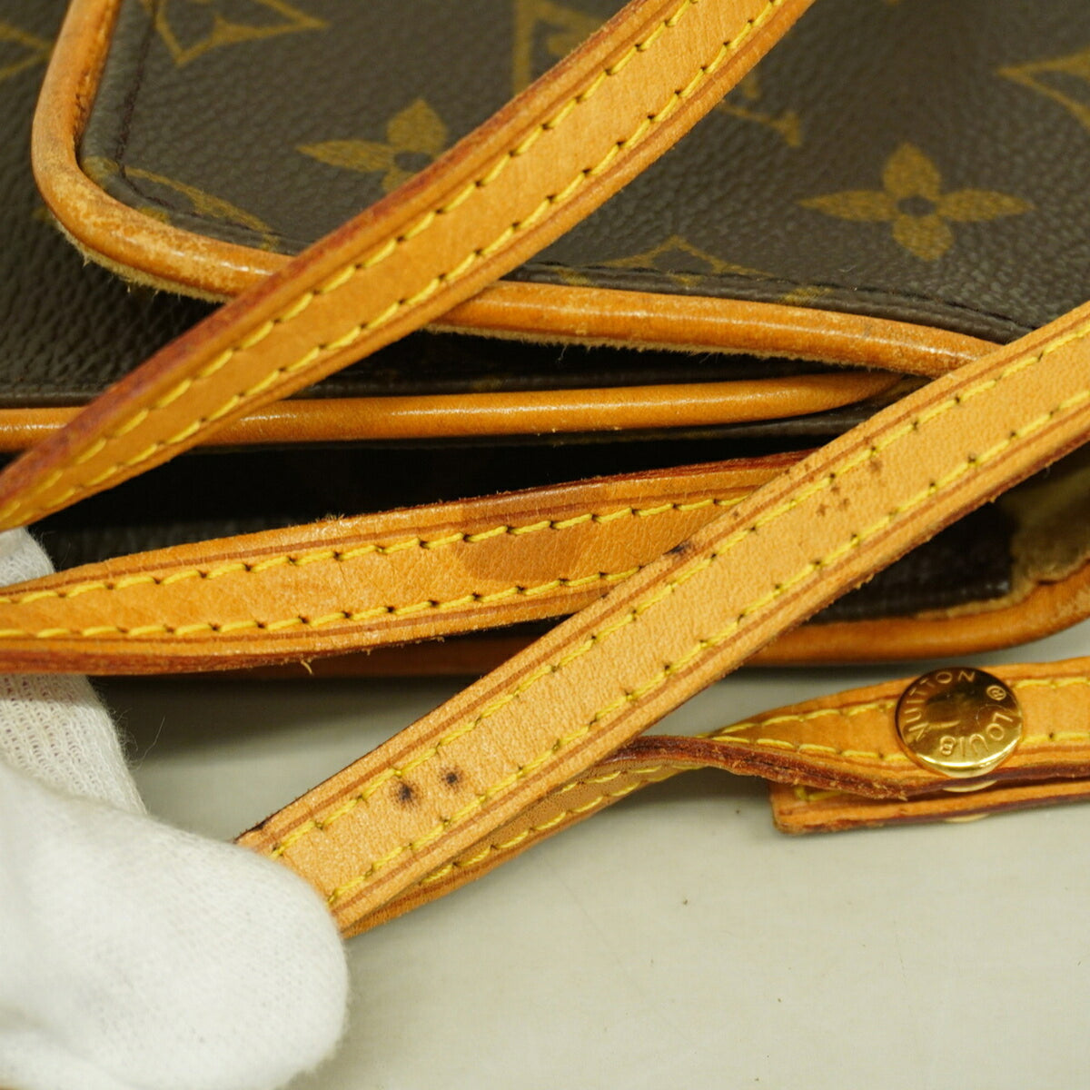 Louis Vuitton Brown Shoulder Bag (Pre-Owned)