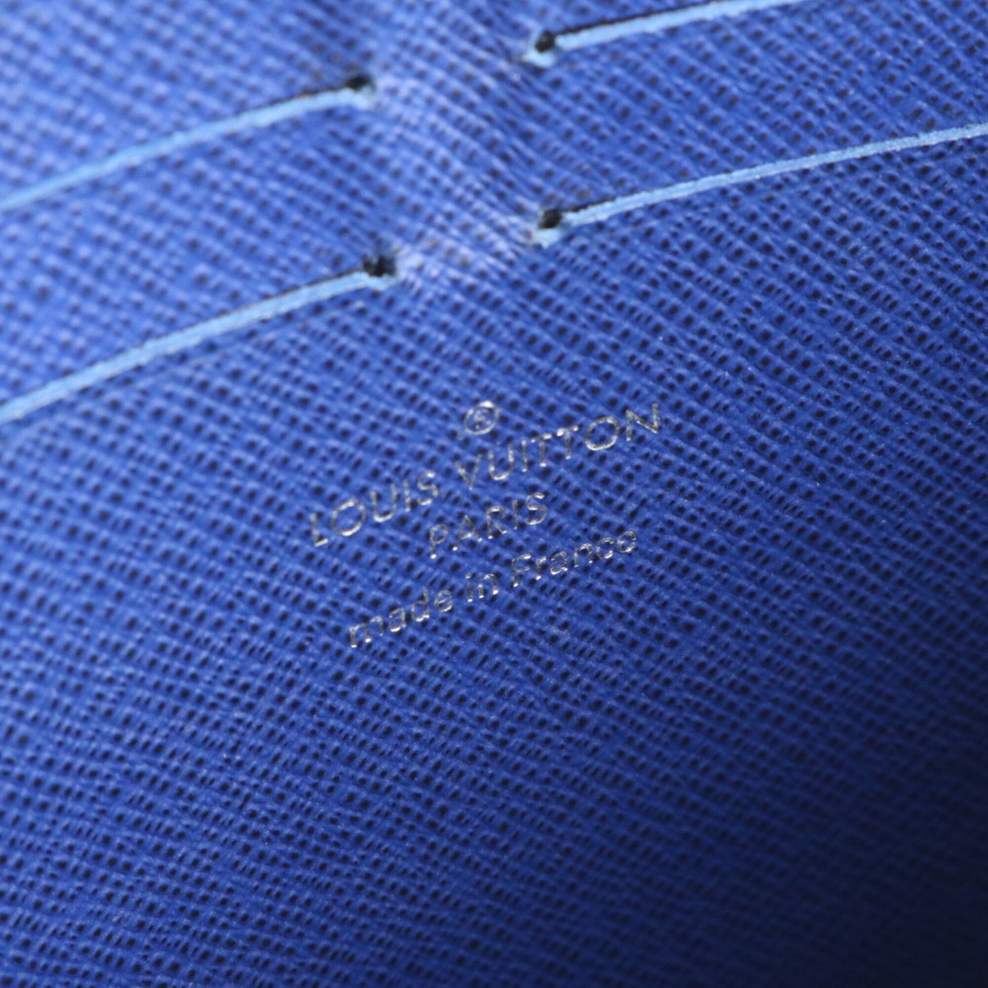 Louis Vuitton Taiga Blue Cobalt Leather Pochette (Pre-Owned)