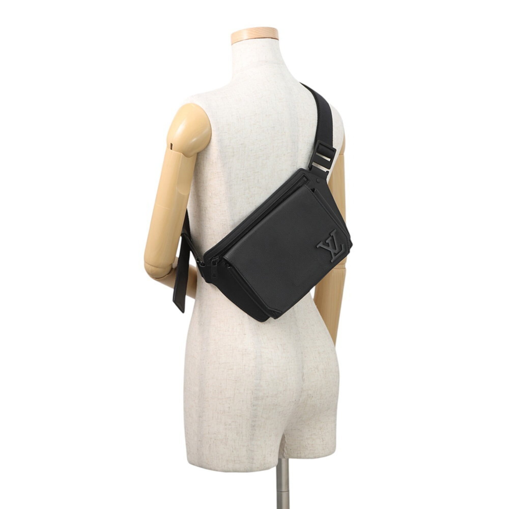 Louis Vuitton Black Noir Leather Handbag Sling Bag (Pre-Owned)