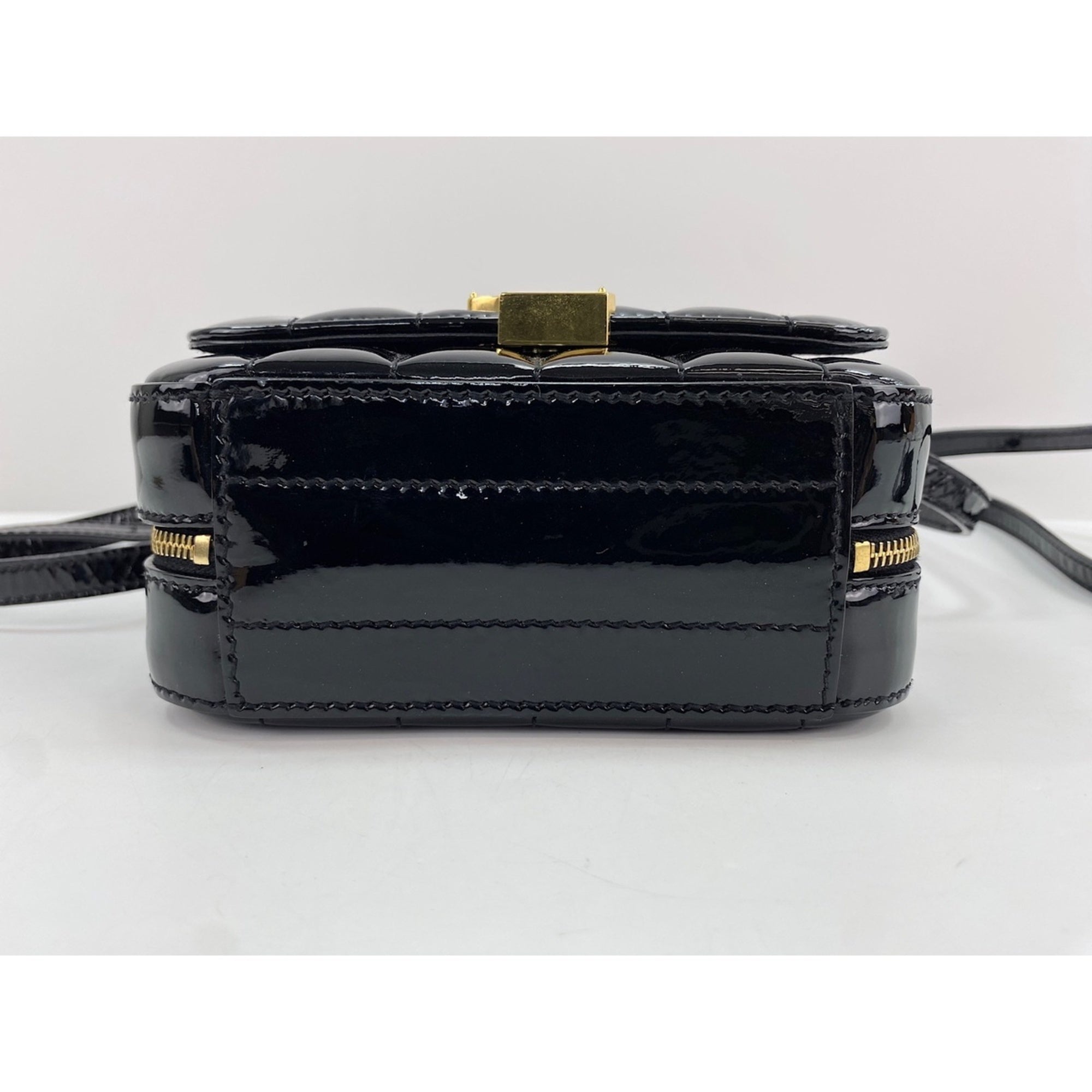 Yves Saint Laurent Black Shoulder Bag (Pre-Owned)