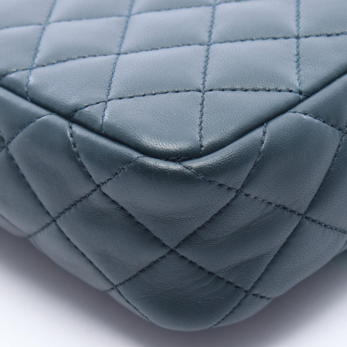 Chanel Green Leather Handbag Shoulder Bag (Pre-Owned)