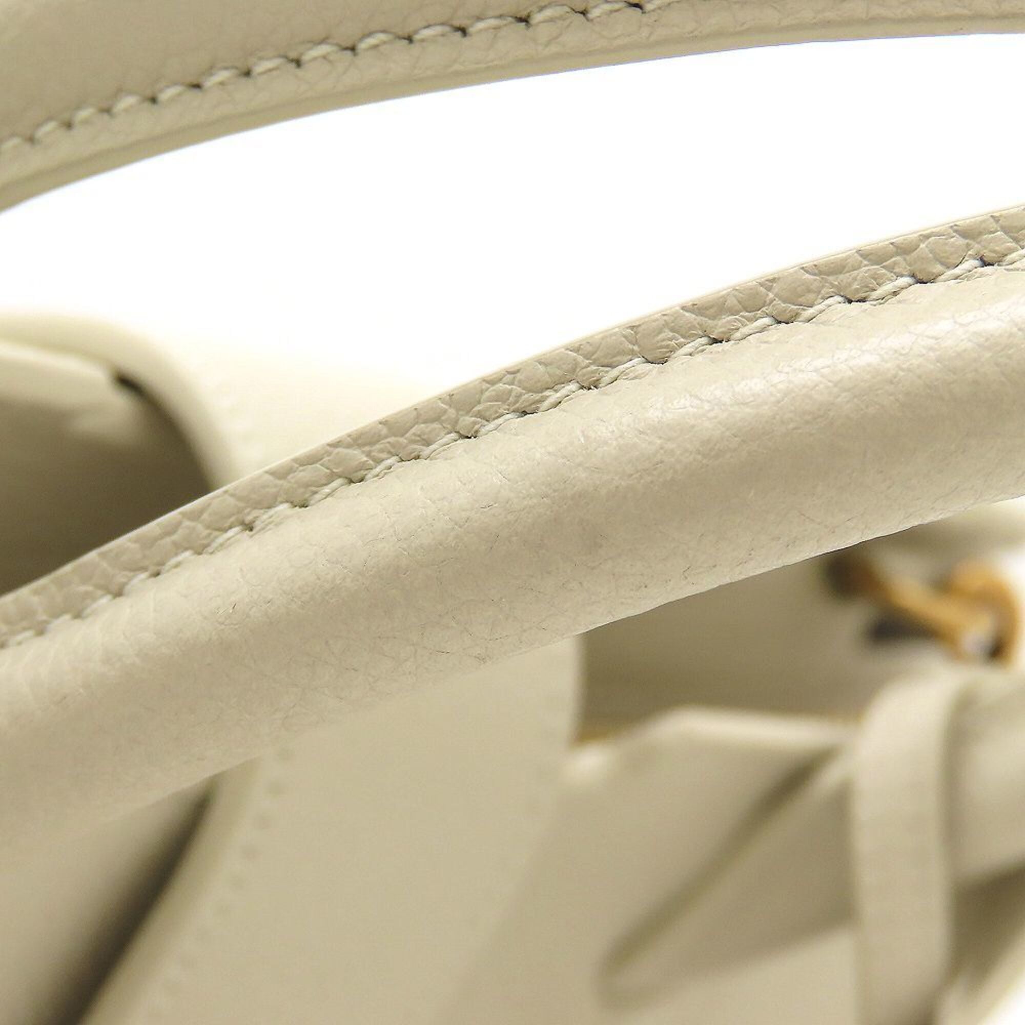 Yves Saint Laurent Ivory Leather Handbag (Pre-Owned)