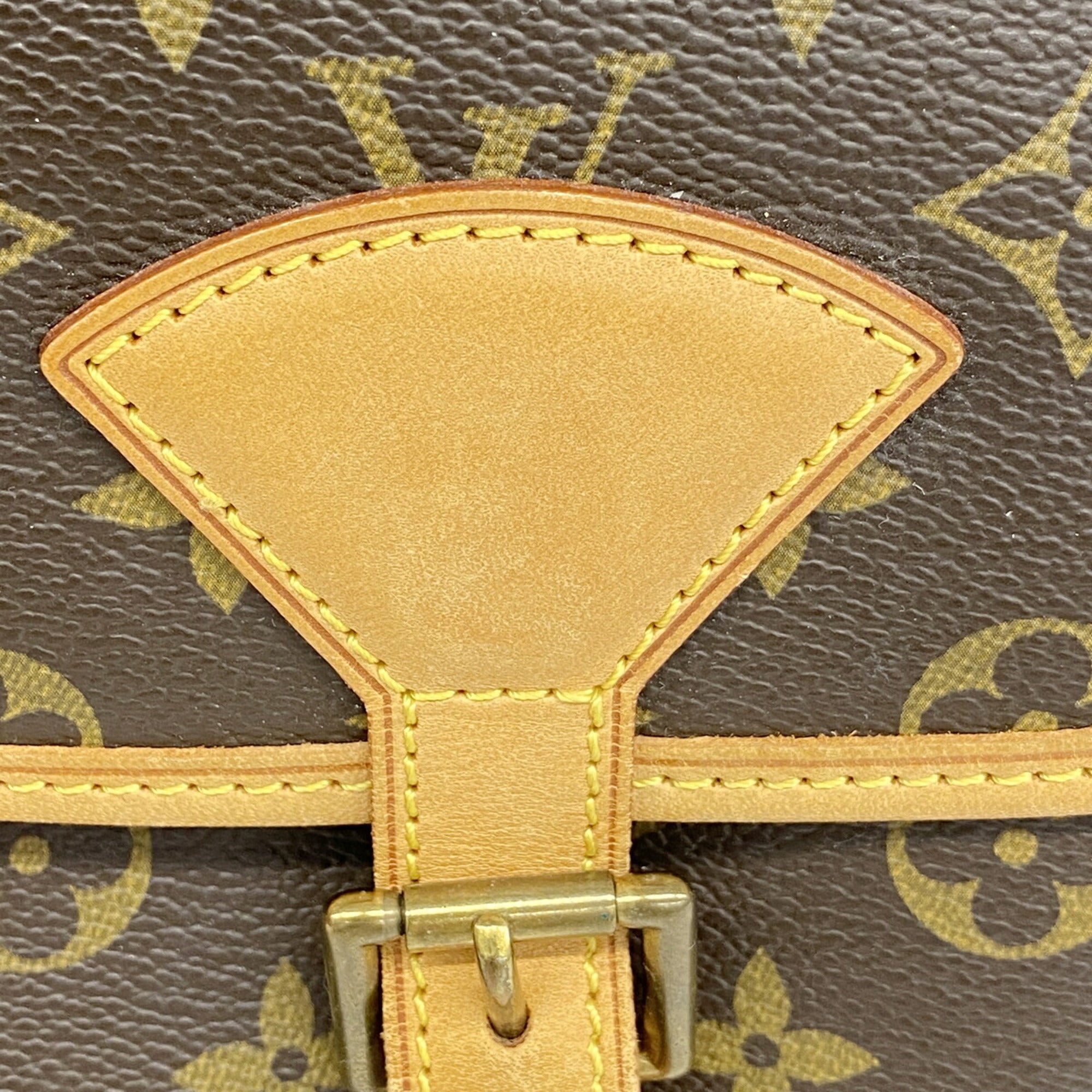 Louis Vuitton Brown Shoulder Bag (Pre-Owned)