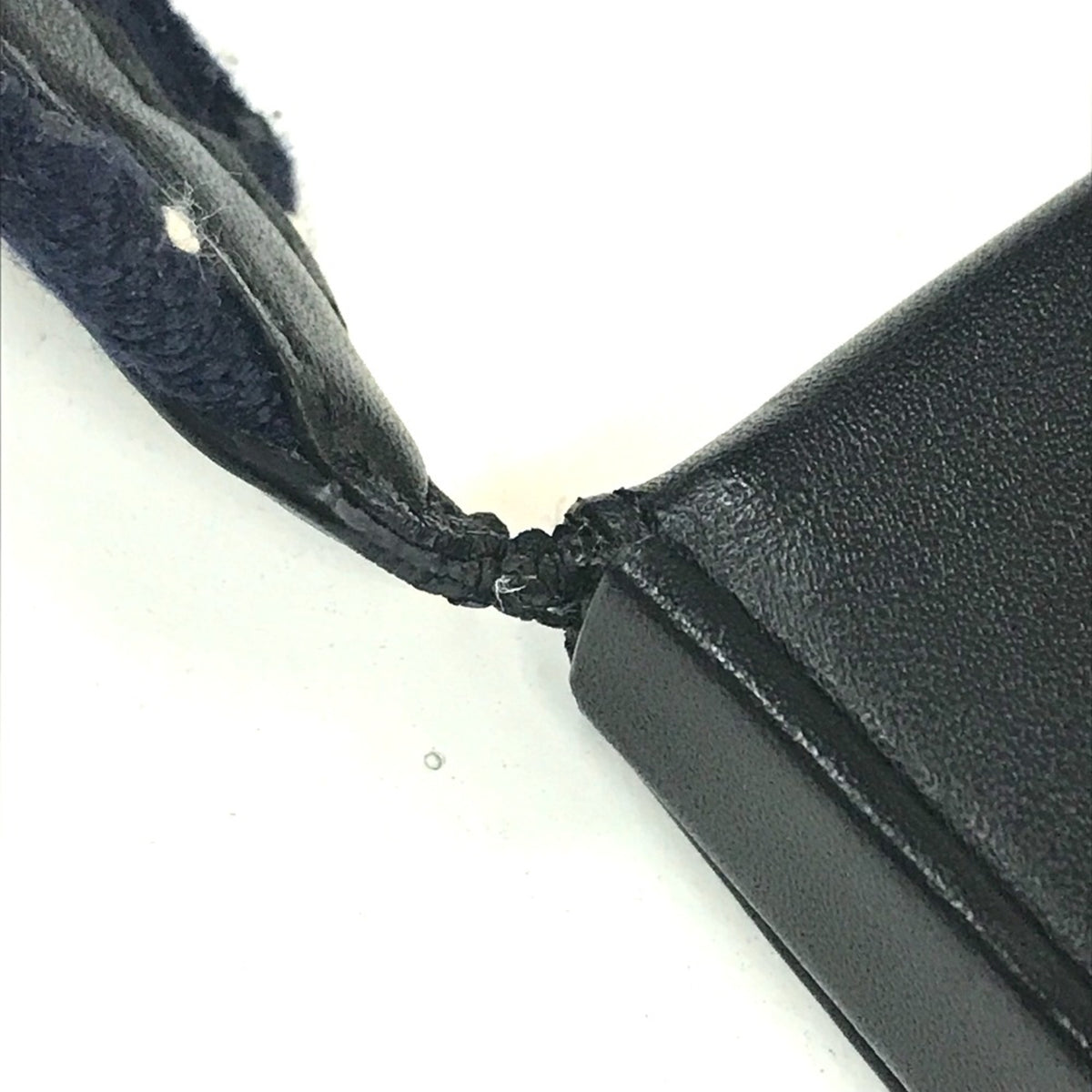 Loewe Black Leather Shoulder Bag (Pre-Owned)