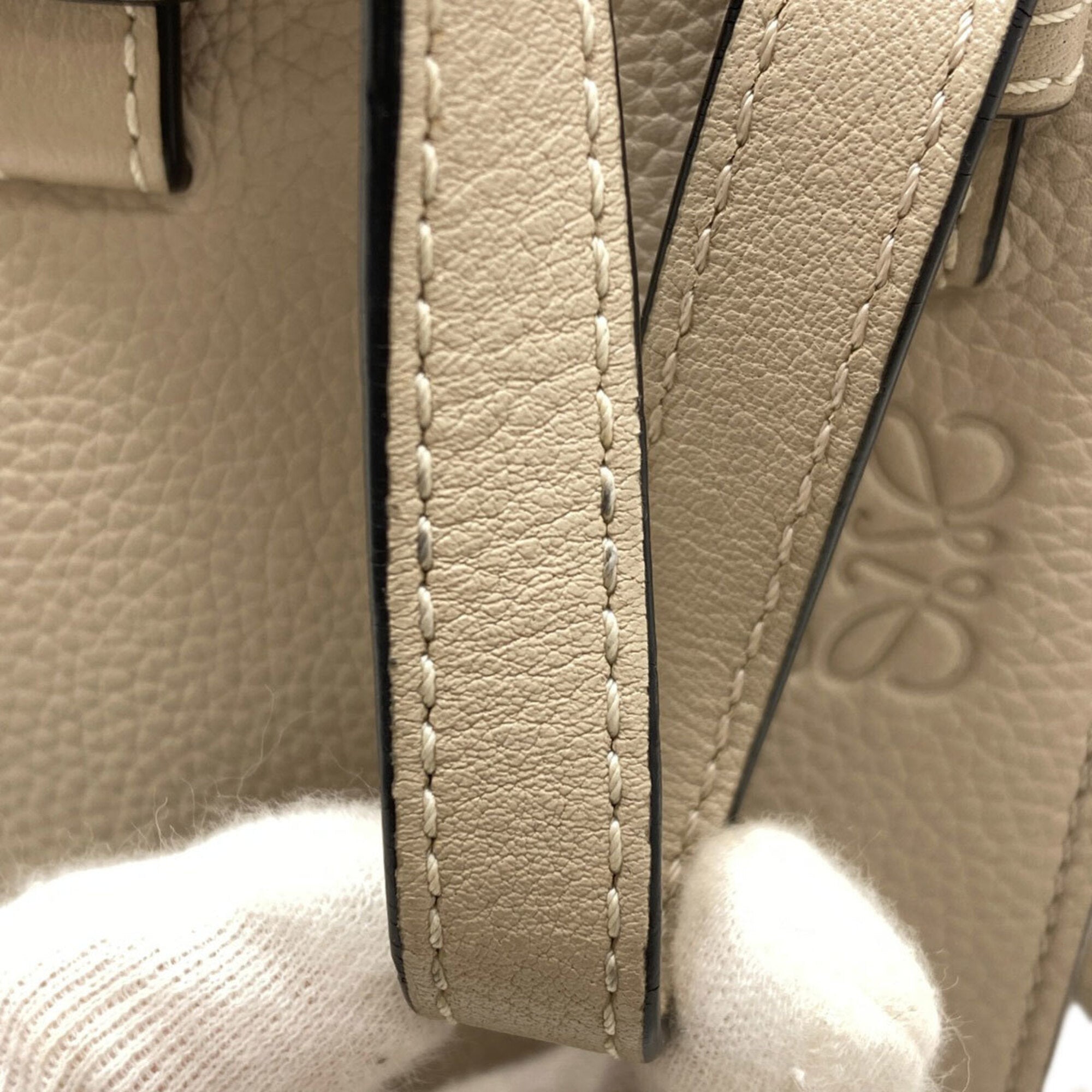 Loewe Beige Leather Handbag (Pre-Owned)