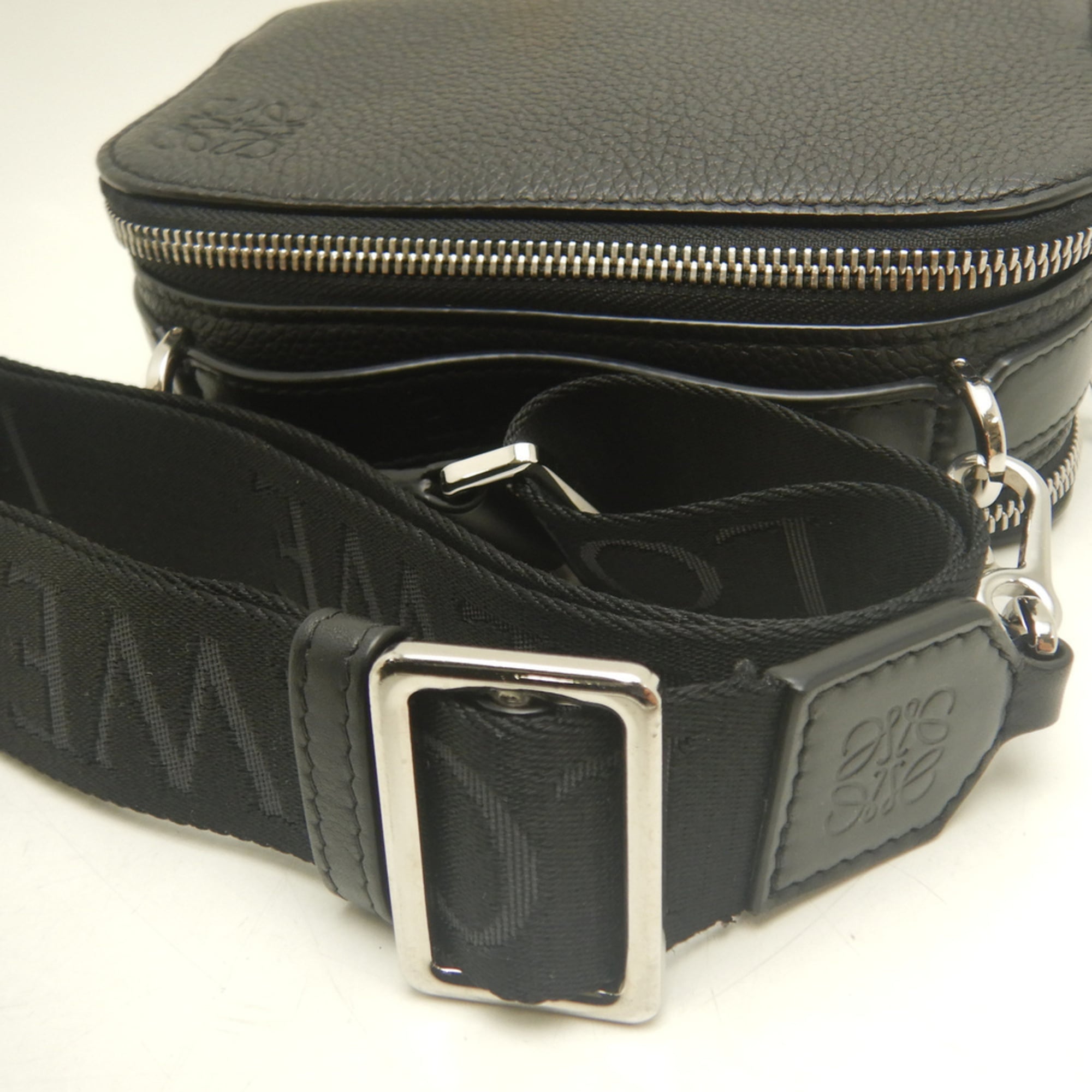 Loewe Black Leather Shoulder Bag Sling Bag (Pre-Owned)