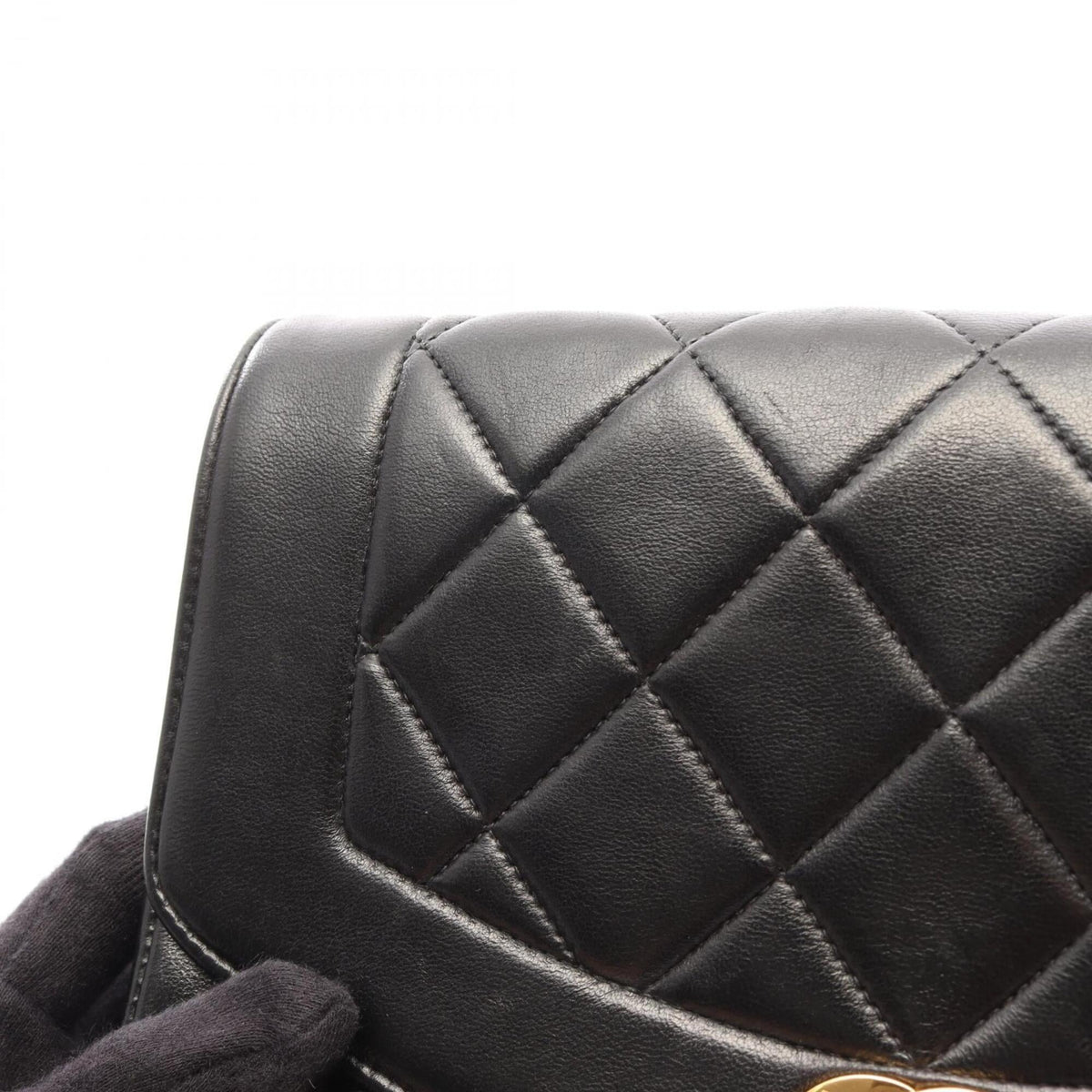 Chanel Black Leather Shoulder Bag (Pre-Owned)