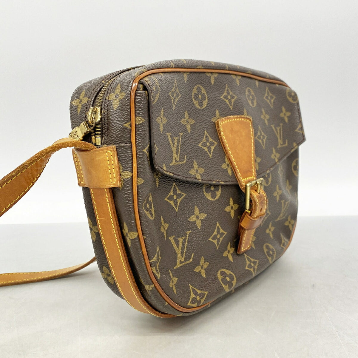 Louis Vuitton Brown Shoulder Bag (Pre-Owned)