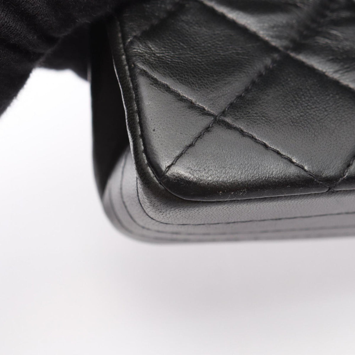 Chanel Black Leather Handbag Shoulder Bag (Pre-Owned)