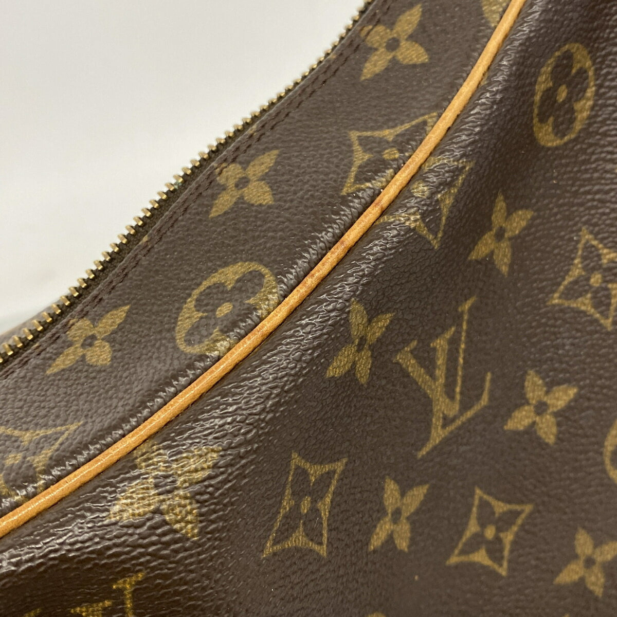 Louis Vuitton Brown Shoulder Bag (Pre-Owned)