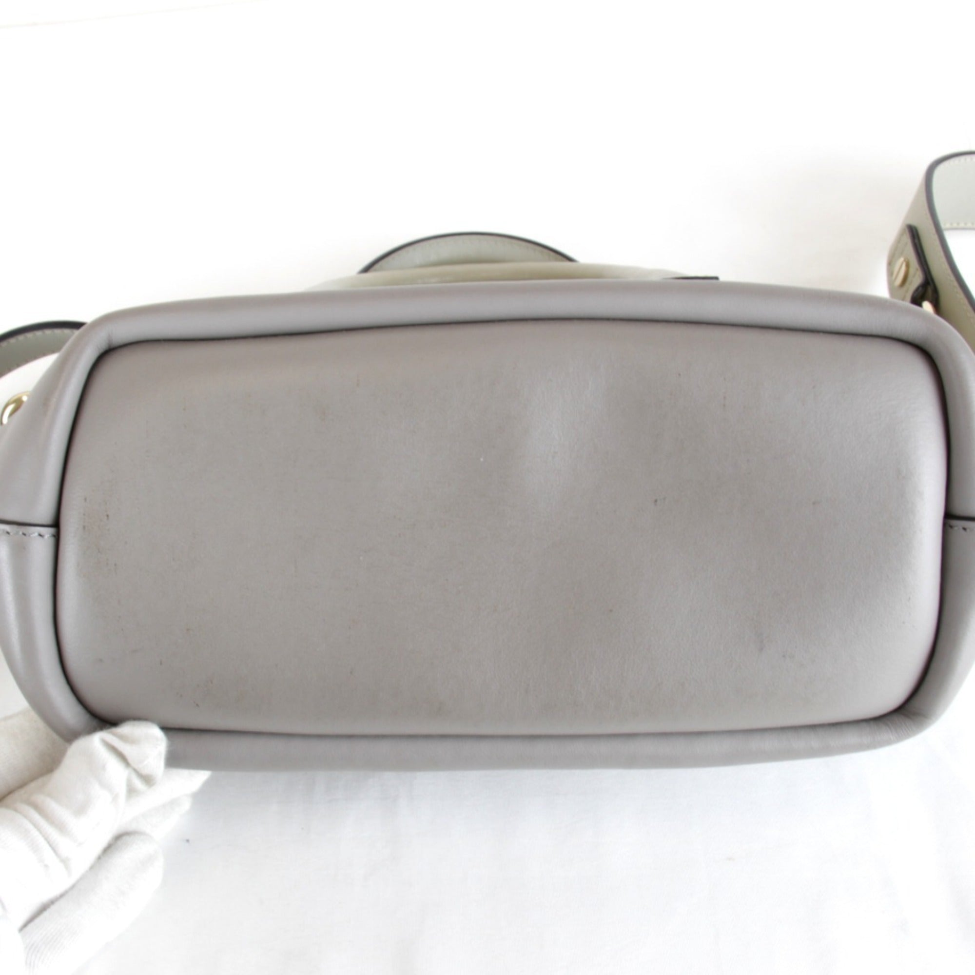 Chloé Gray Leather Handbag (Pre-Owned)