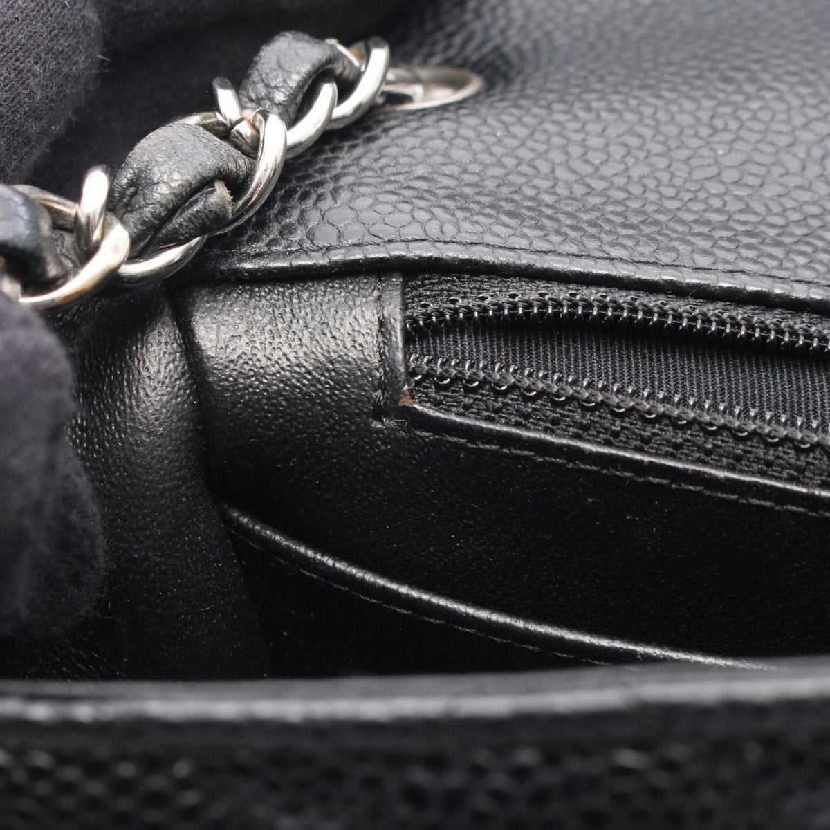 Chanel Black Grained Calfskin Handbag Shoulder Bag (Pre-Owned)