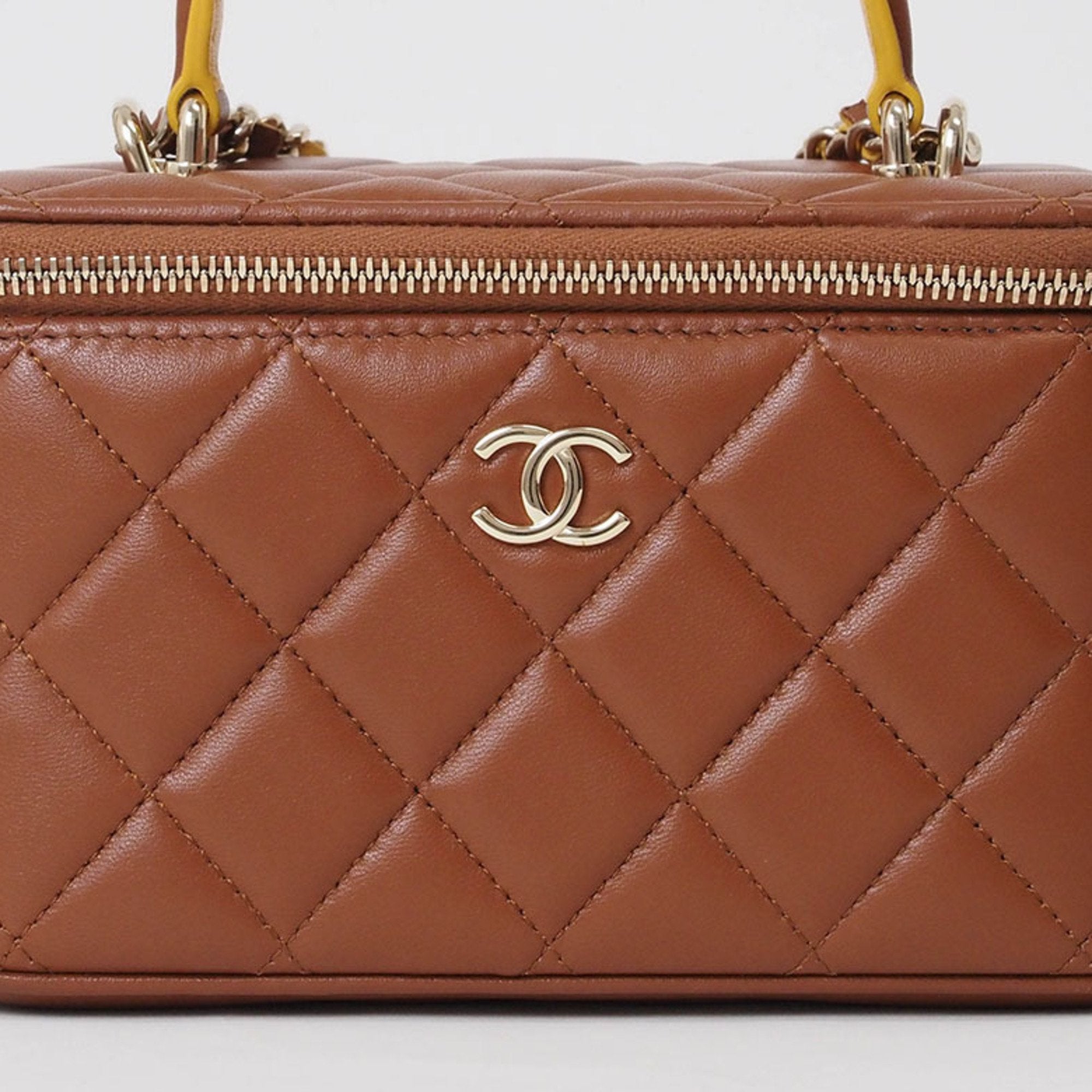 Chanel Brown Leather Shoulder Bag (Pre-Owned)