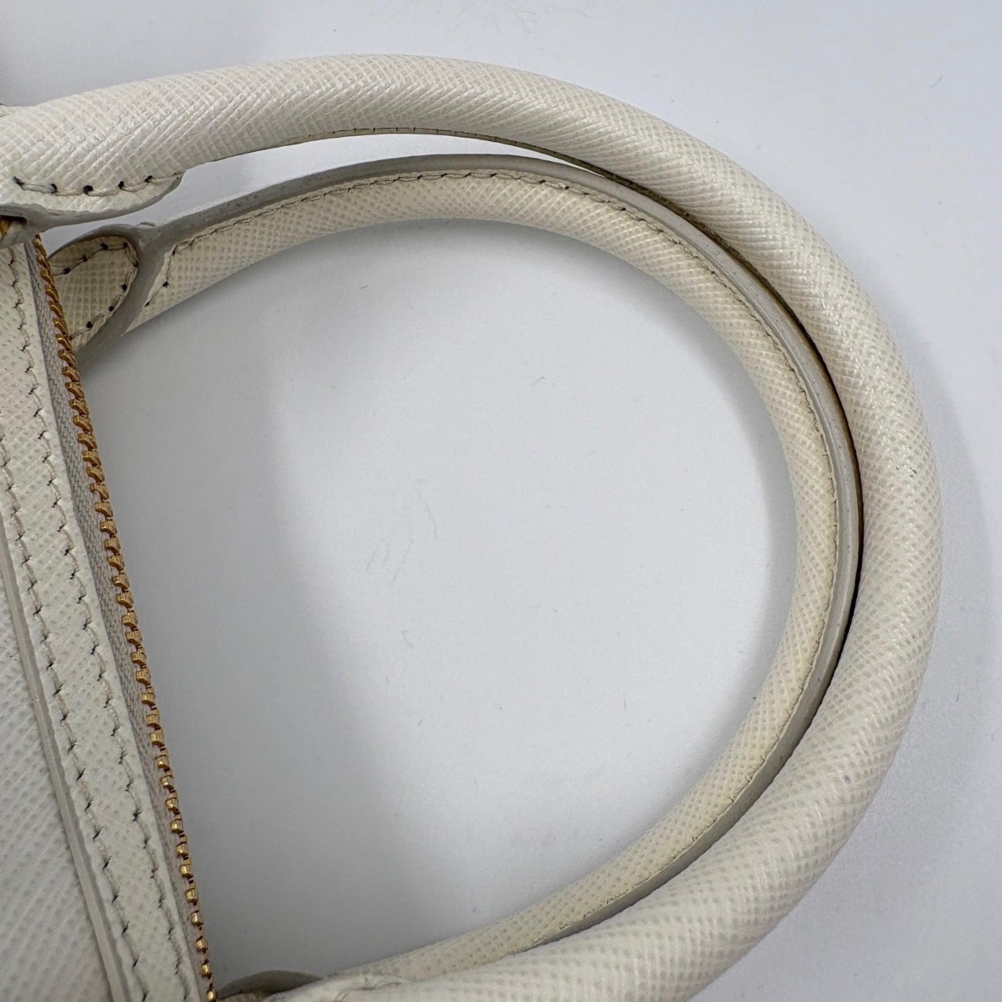 Prada White Handbag (Pre-Owned)