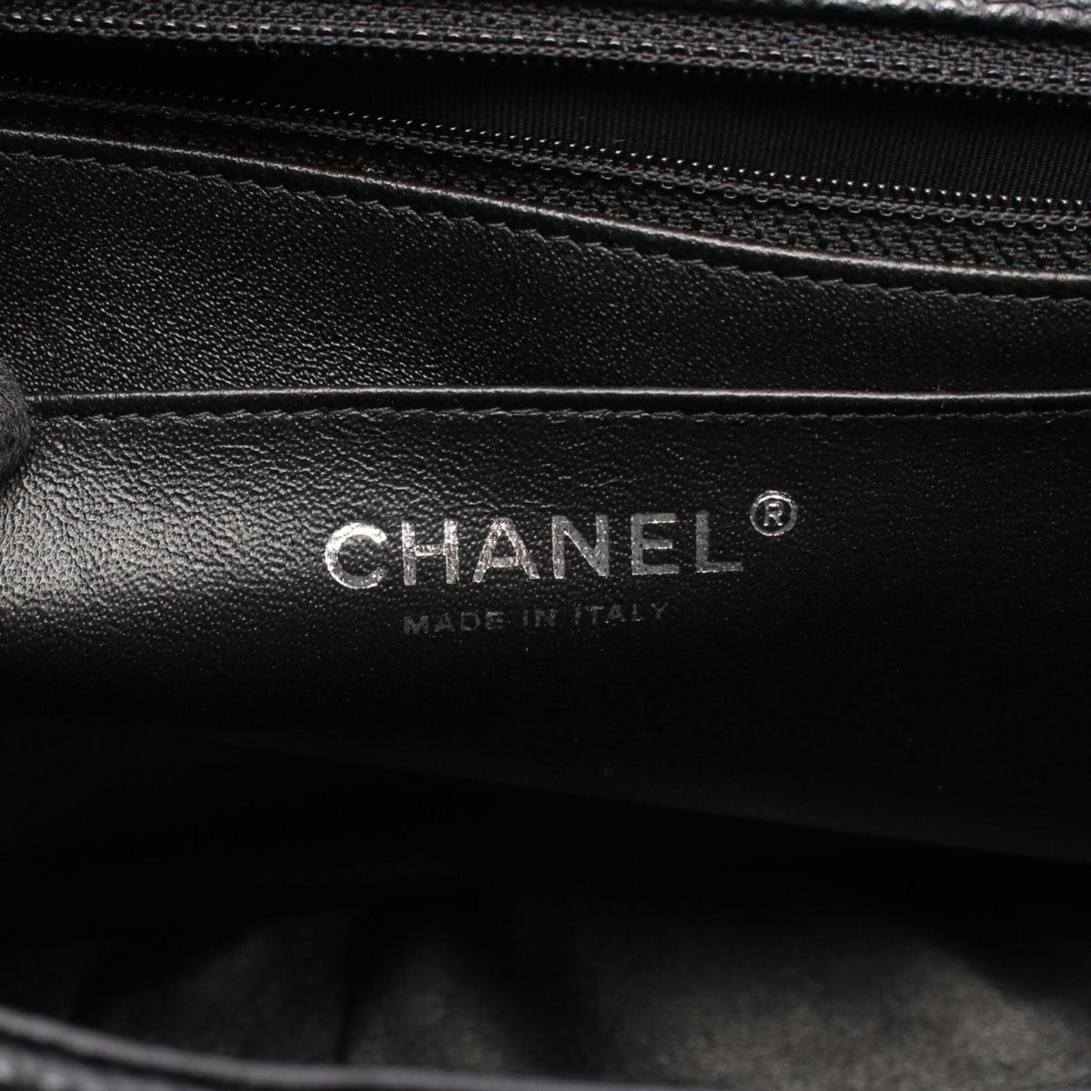 Chanel Black Grained Calfskin Handbag Shoulder Bag (Pre-Owned)