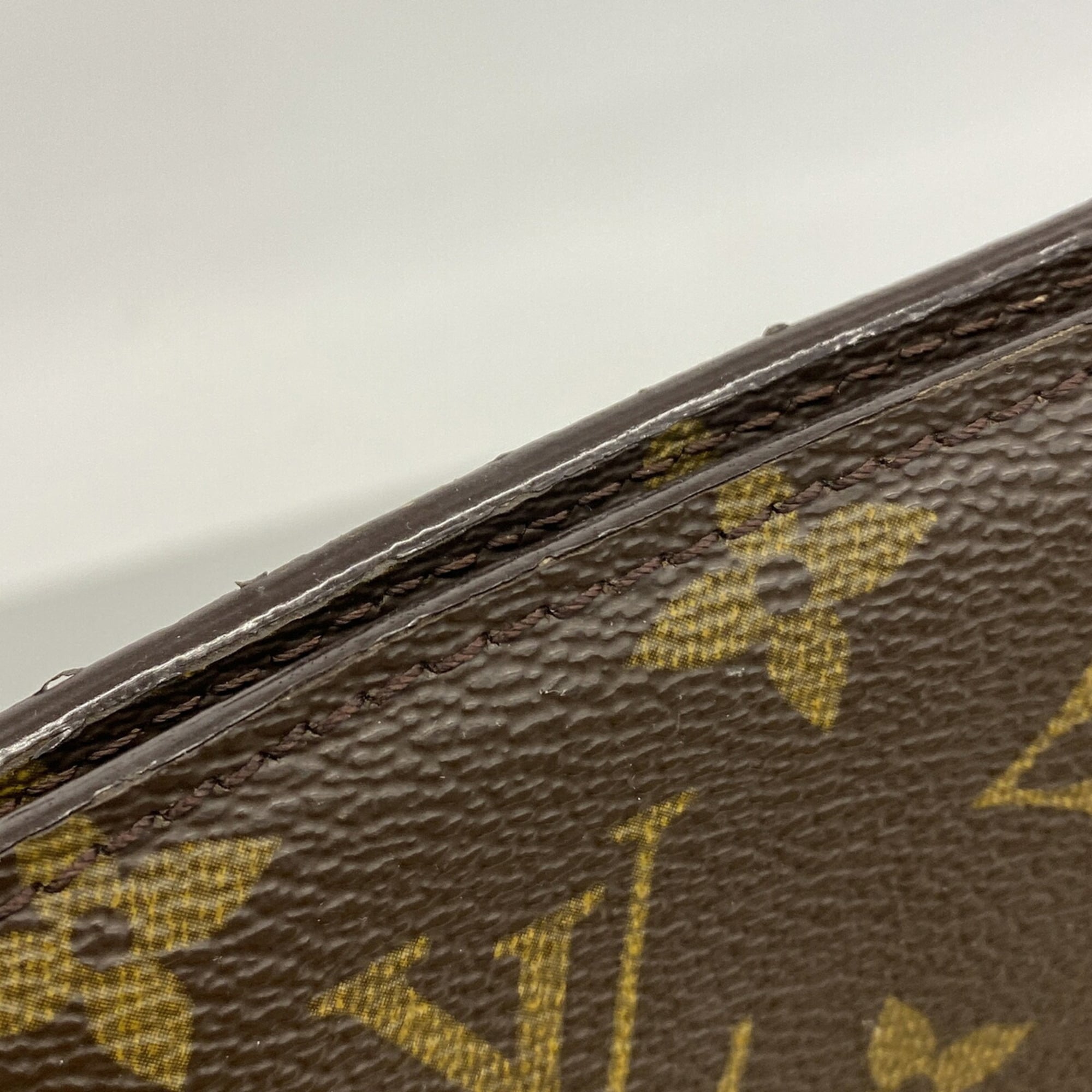 Louis Vuitton Brown Shoulder Bag (Pre-Owned)