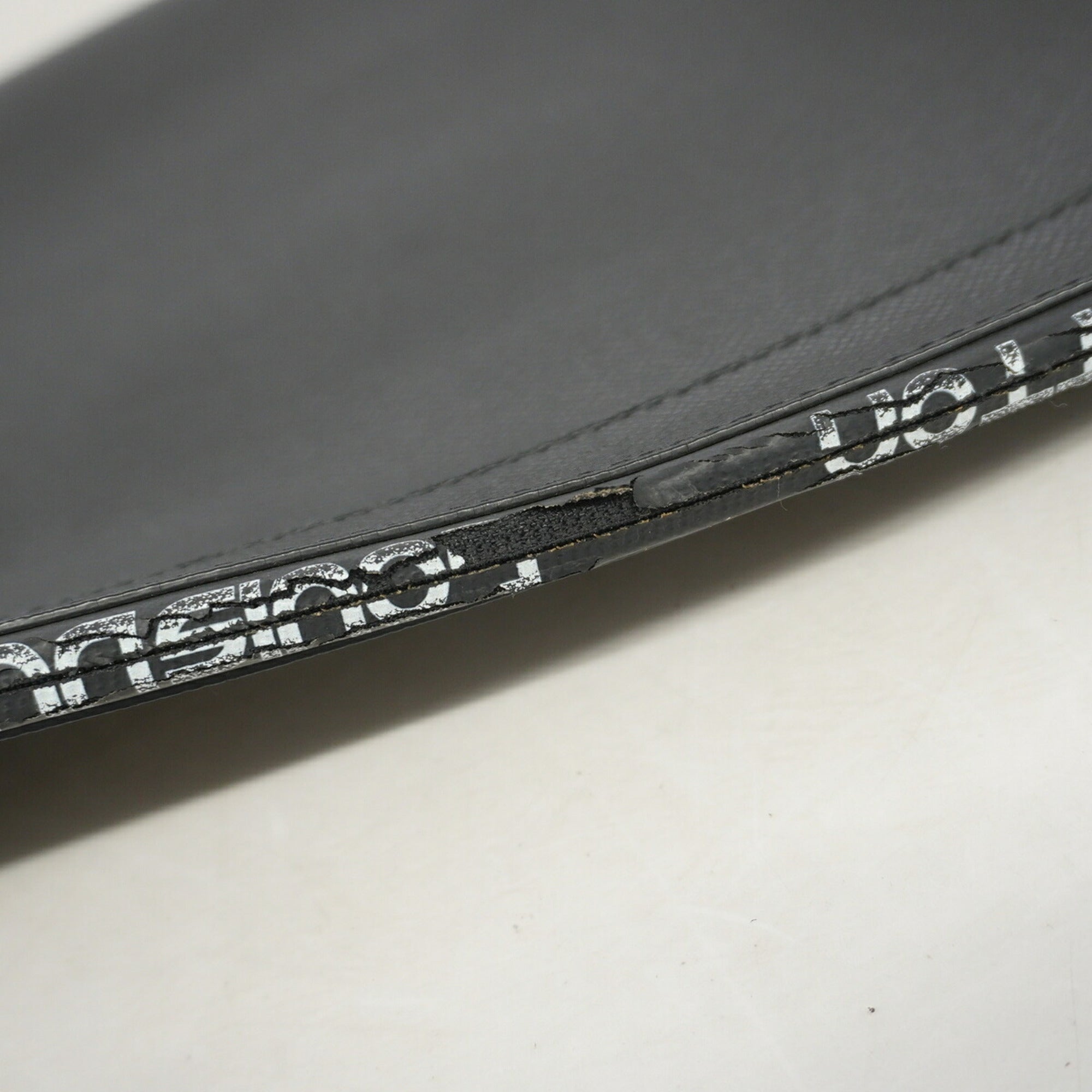 Louis Vuitton Noir Clutch Bag (Pre-Owned)