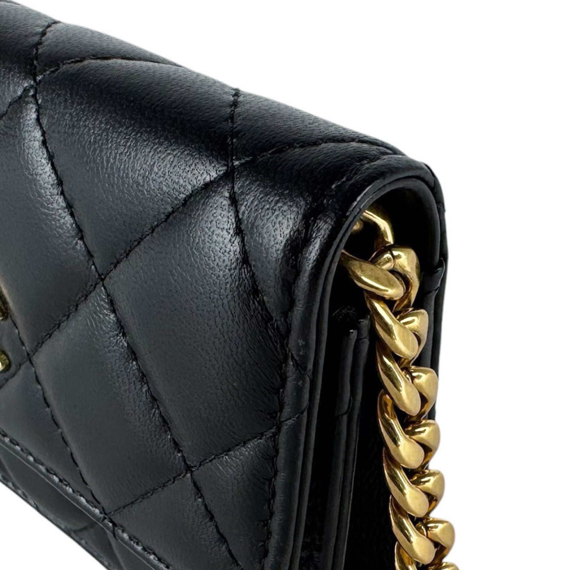 Chanel Black Leather Pochette (Pre-Owned)