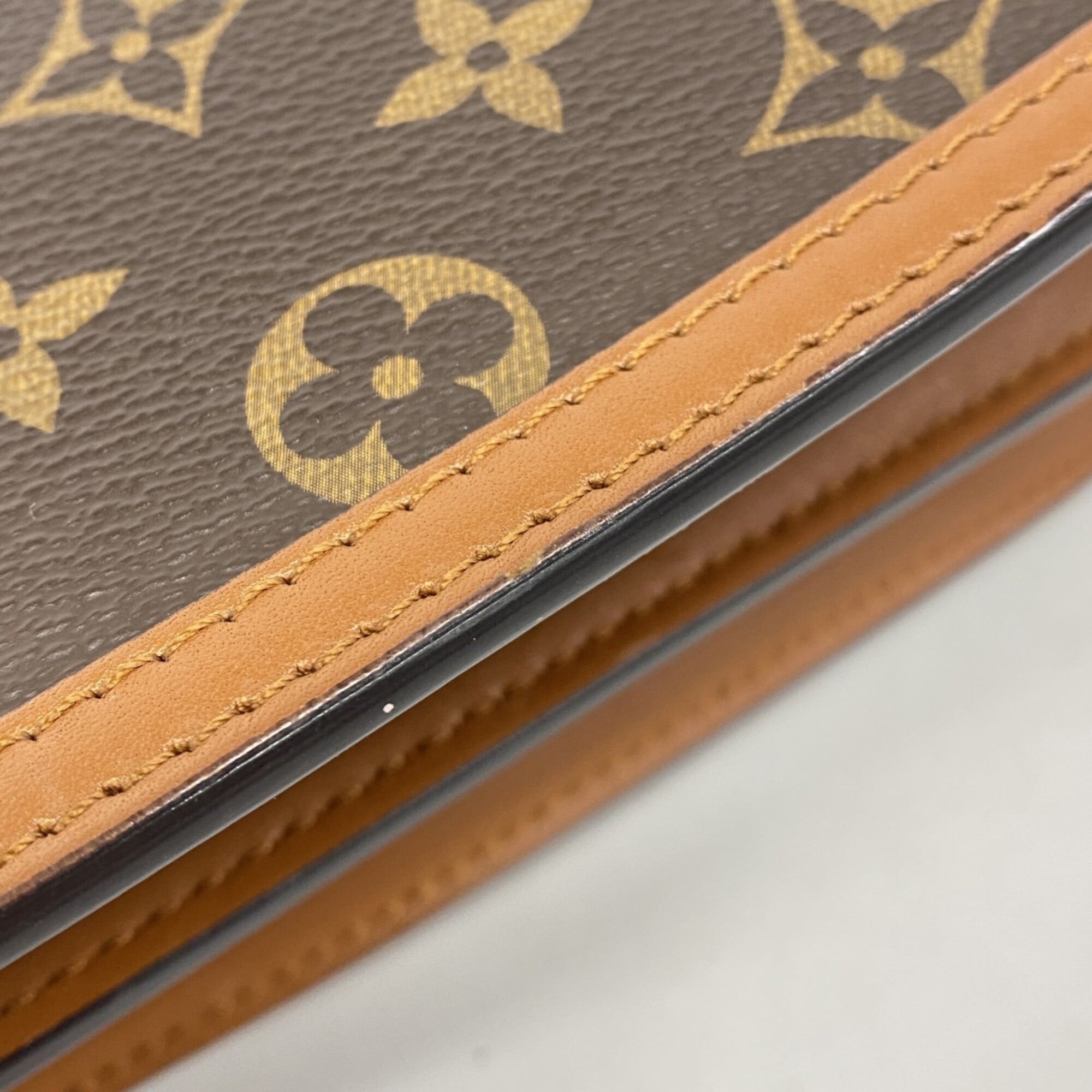 Louis Vuitton Brown Shoulder Bag (Pre-Owned)