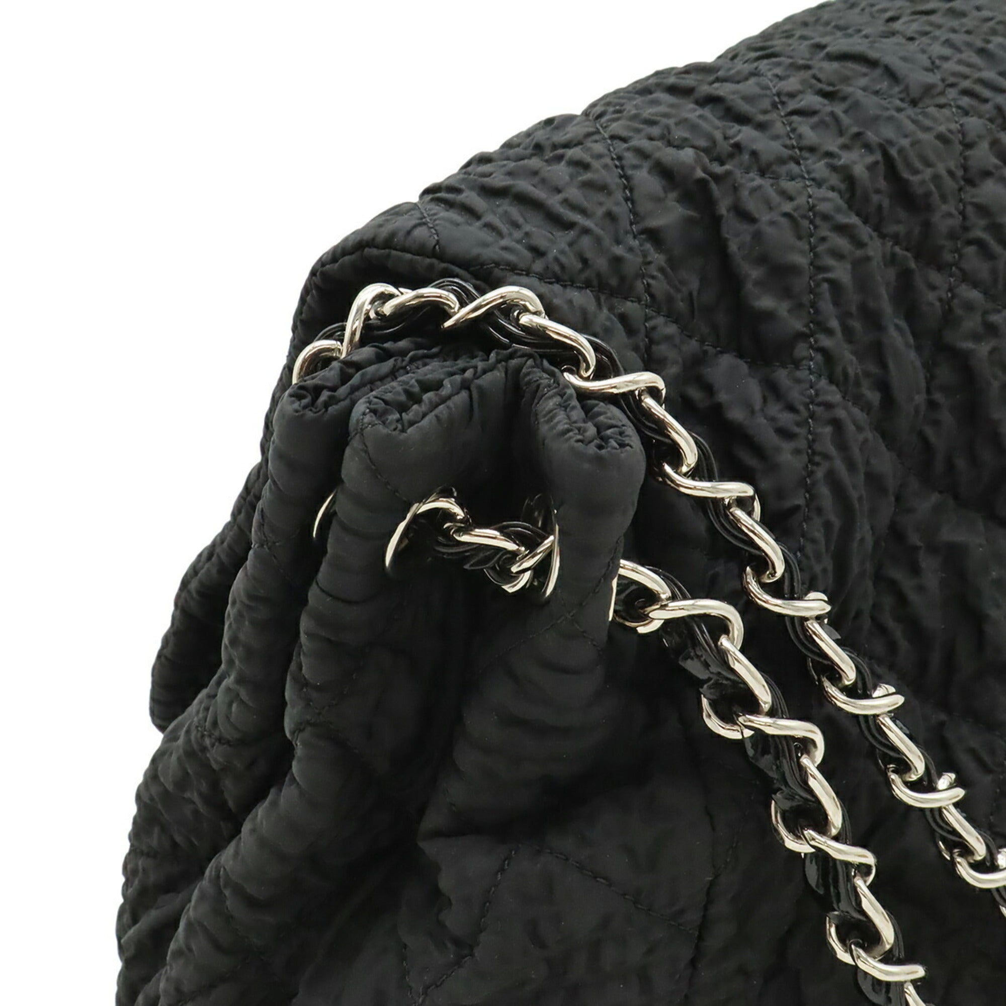 Chanel Black Nylon Leather Shoulder Bag (Pre-Owned)
