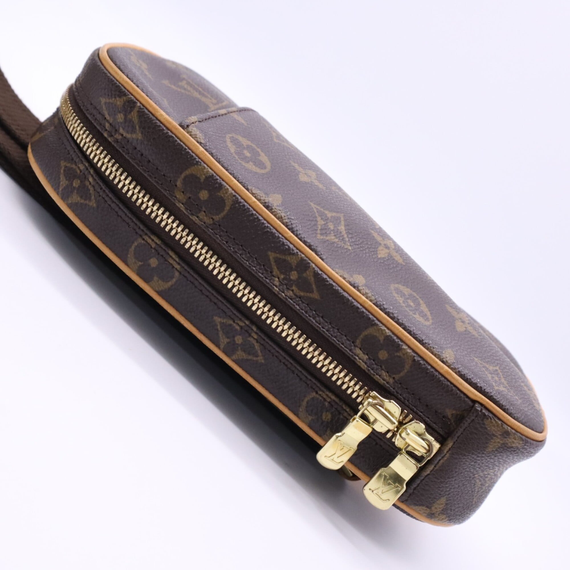 Louis Vuitton Beige Brown Coated Canvas Leather Pochette Shoulder Bag (Pre-Owned)