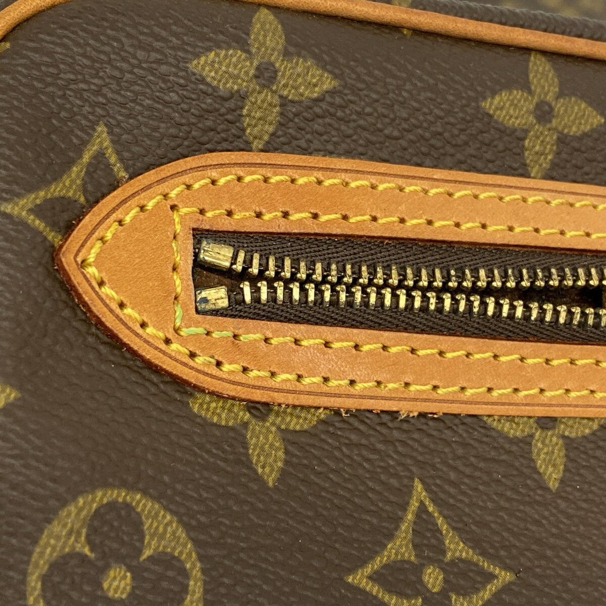 Louis Vuitton Brown Shoulder Bag (Pre-Owned)