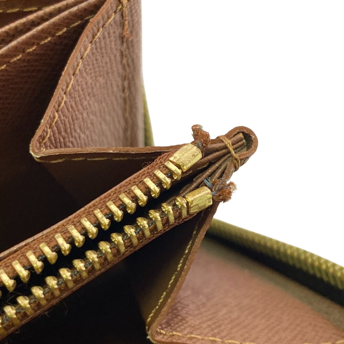 Louis Vuitton Brown Monogram Leather (Pre-Owned)
