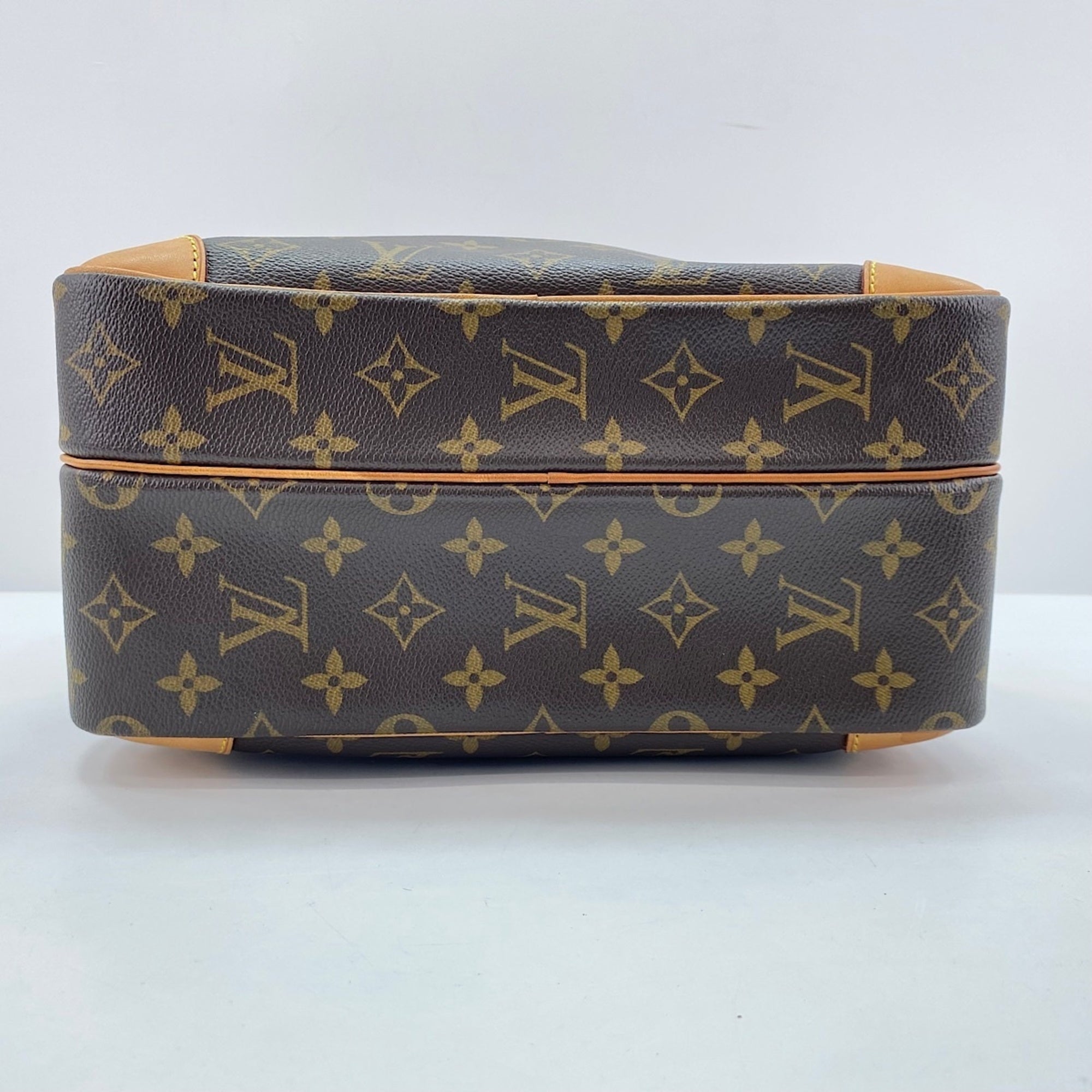 Louis Vuitton Brown Shoulder Bag (Pre-Owned)