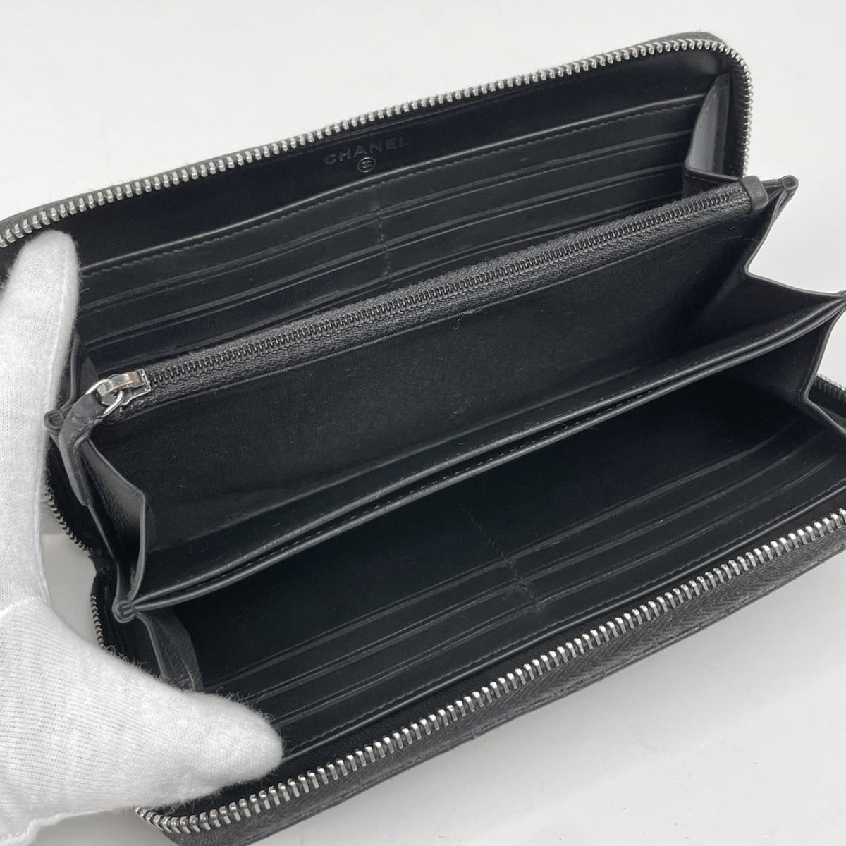Chanel Matelasse Black Leather Long Wallet (Bi-Fold) (Pre-Owned)