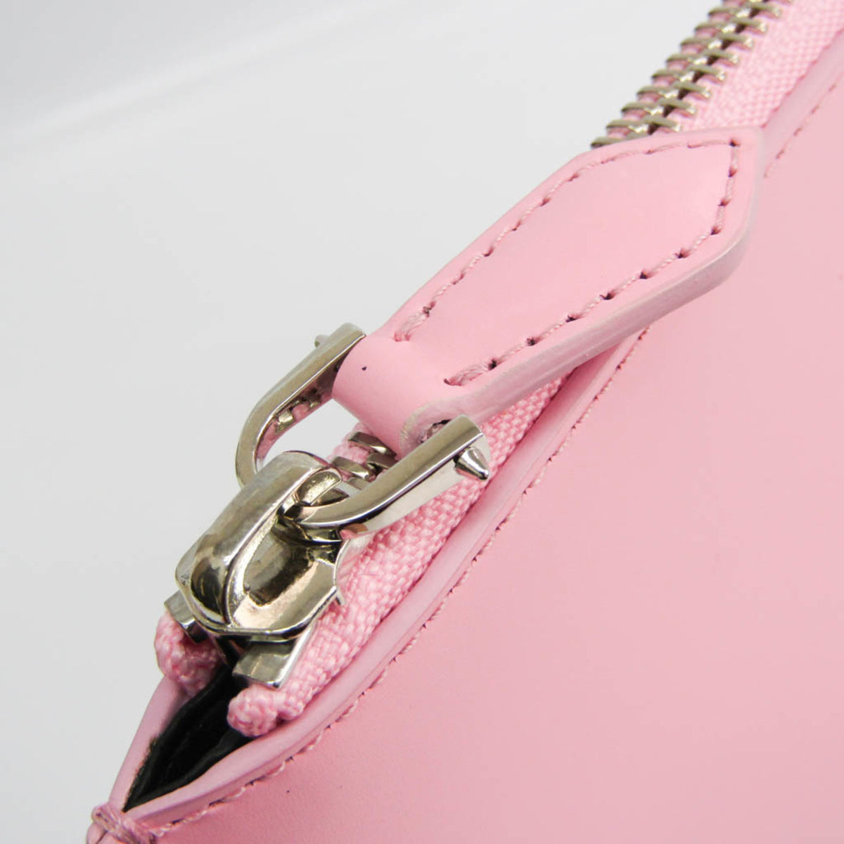 Givenchy Pink Leather Clutch Bag (Pre-Owned)