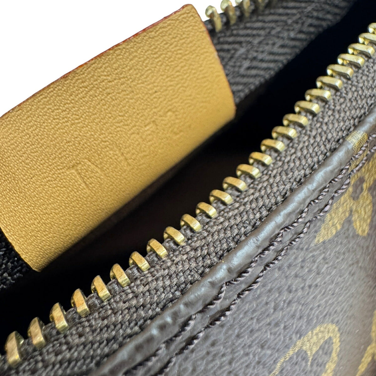 Louis Vuitton Brown Monogram Monogram Handbag Shoulder Bag (Pre-Owned)