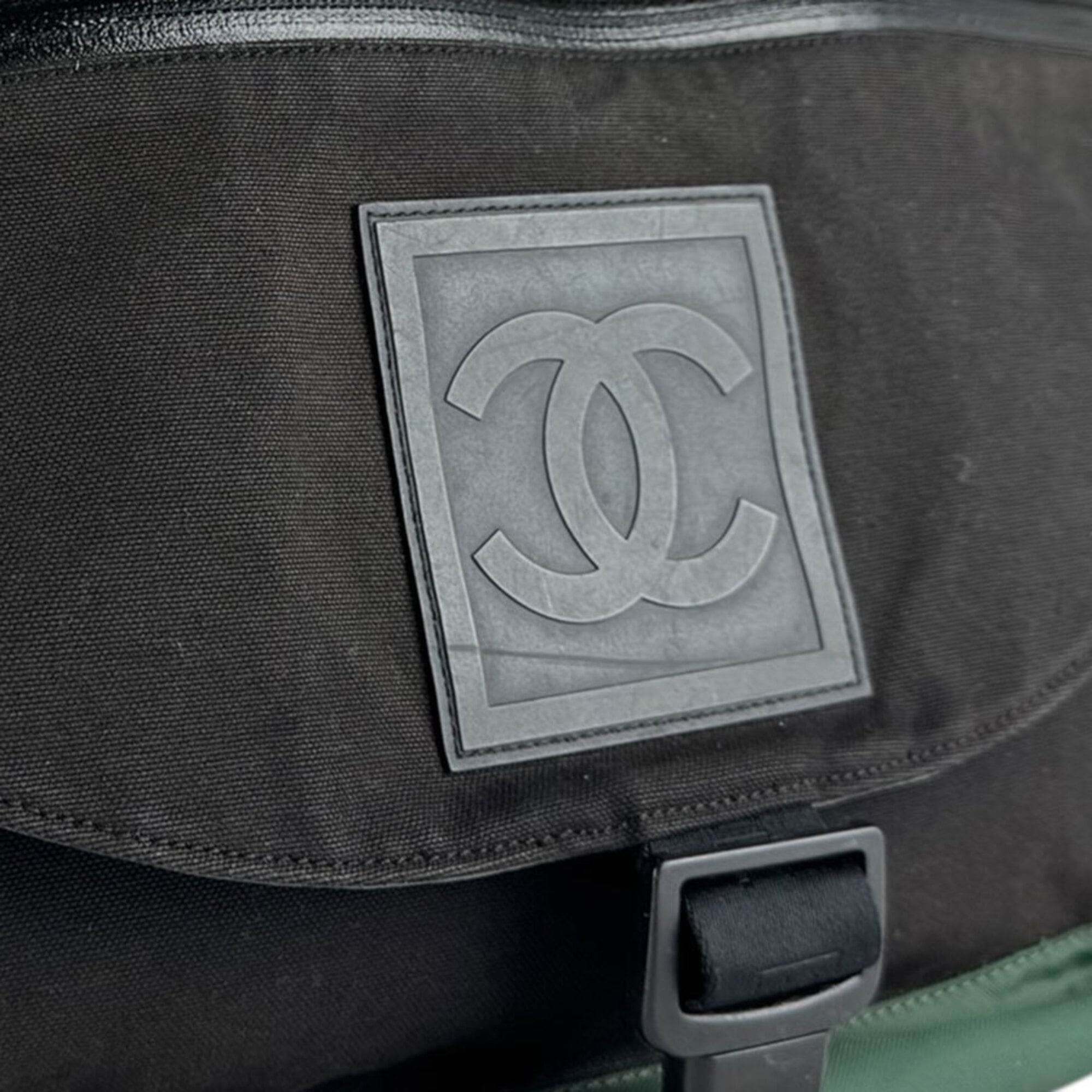 Chanel Black Green Nylon Shoulder Bag (Pre-Owned)