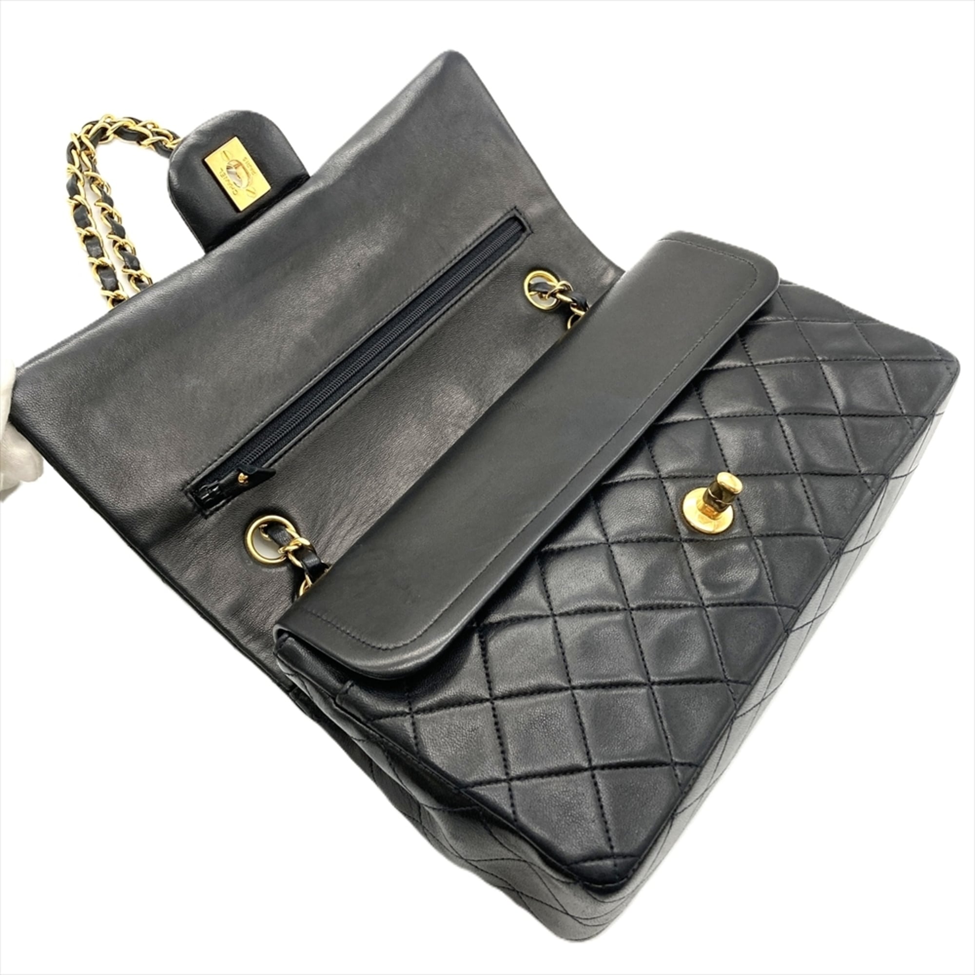 Chanel Black Handbag (Pre-Owned)