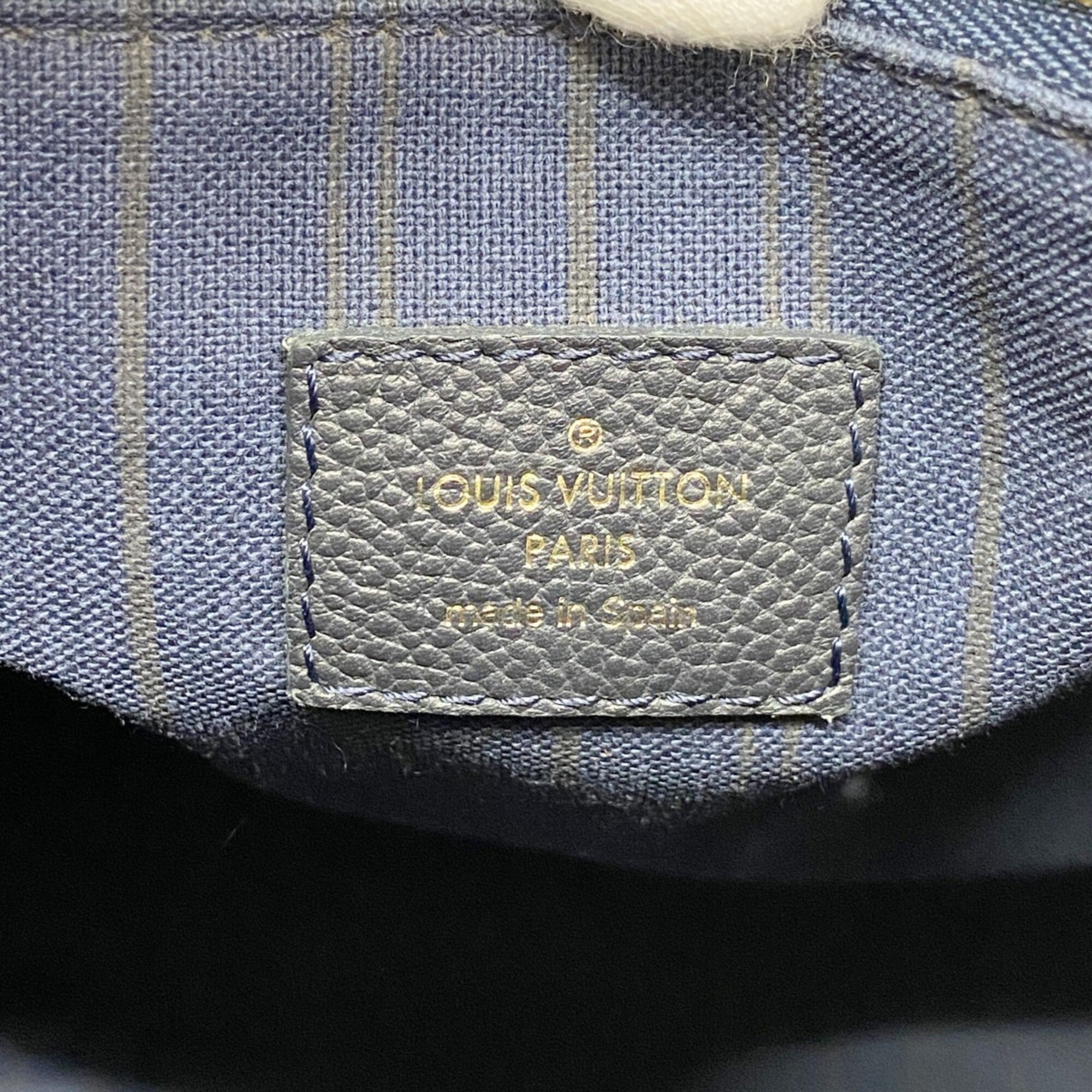 Louis Vuitton Noir Handbag (Pre-Owned)